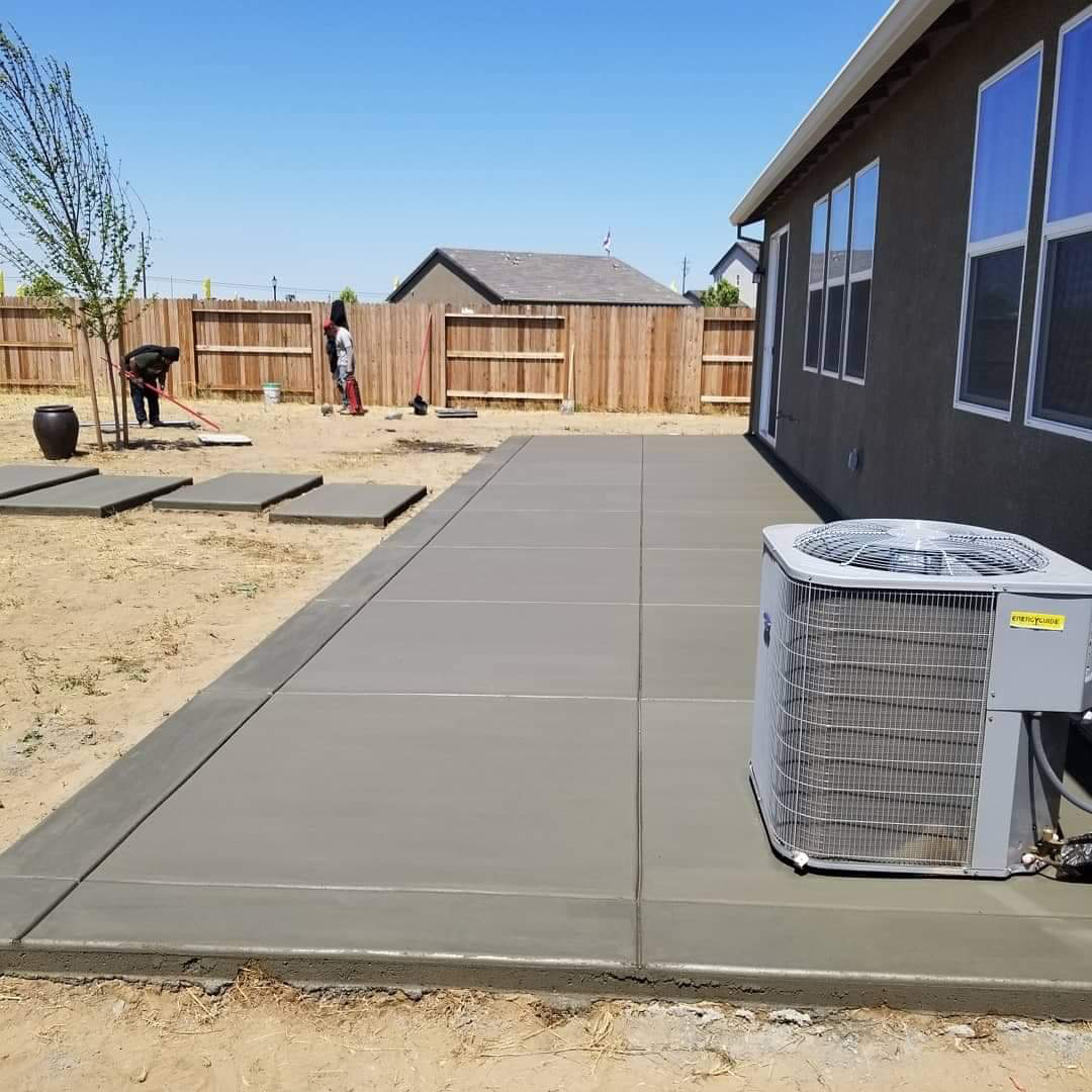 Side yard concrete walkway with broom finish in Manteca, CA