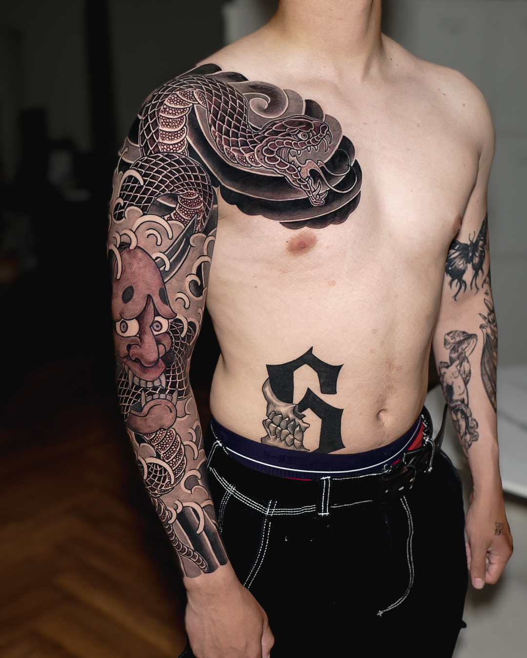 Blackwork tattoo Seoul by Ssab — custom blackwork tattoo at Yongsan studio, award-winning Seoul tattoo artist