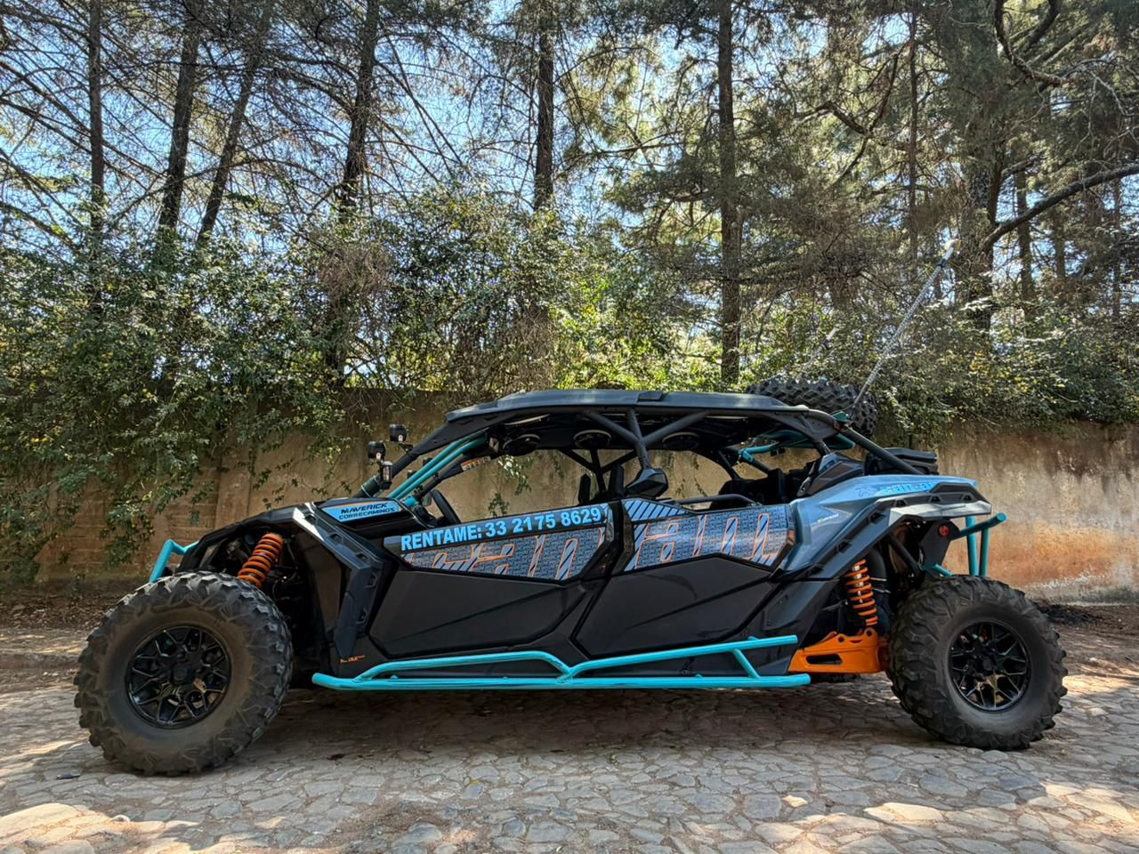 Vehículos RZR en pleno recorrido por la sierra de Mazamitla Vehículos RZR en pleno recorrido por la sierra de Mazamitla