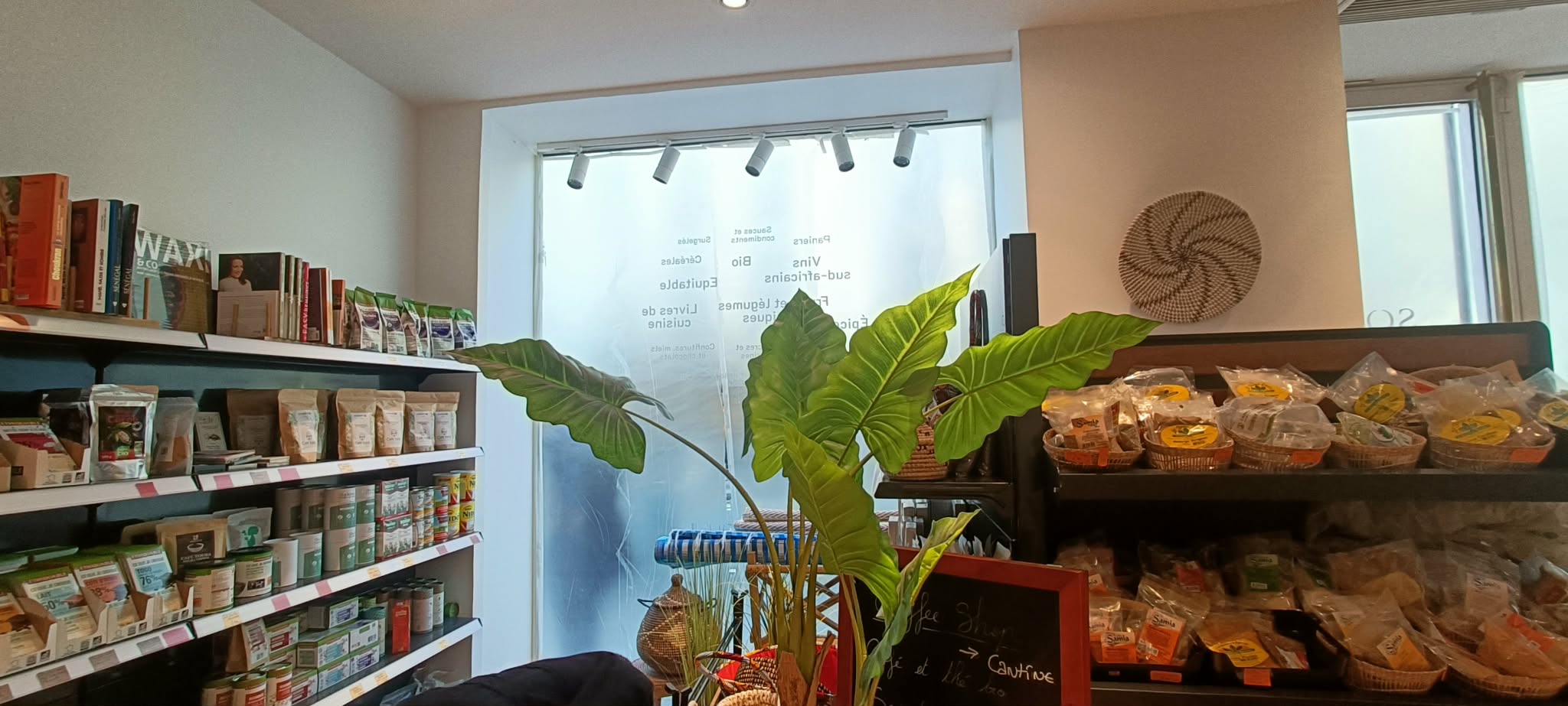 Aménagement coffee shop identité de marque Paris 11e — Maison Baobab architecte intérieur