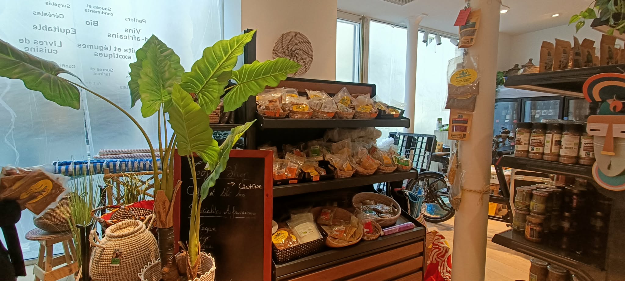 Aménagement coffee shop identité de marque Paris 11e — Maison Baobab architecte intérieur — vue 2