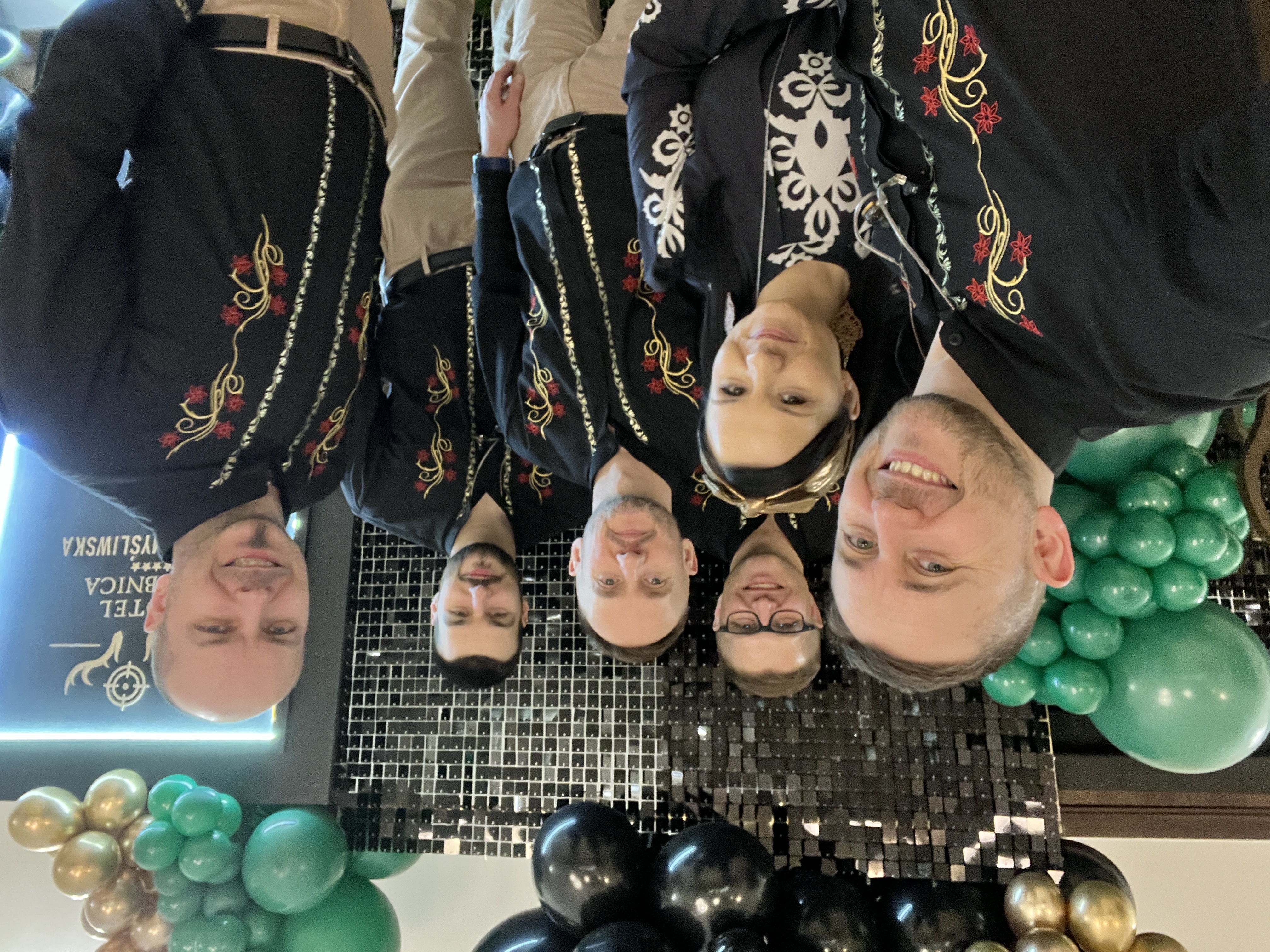 Jak wybrać idealny termin wesela, aby zapewnić niezapomnianą oprawę muzyczną?