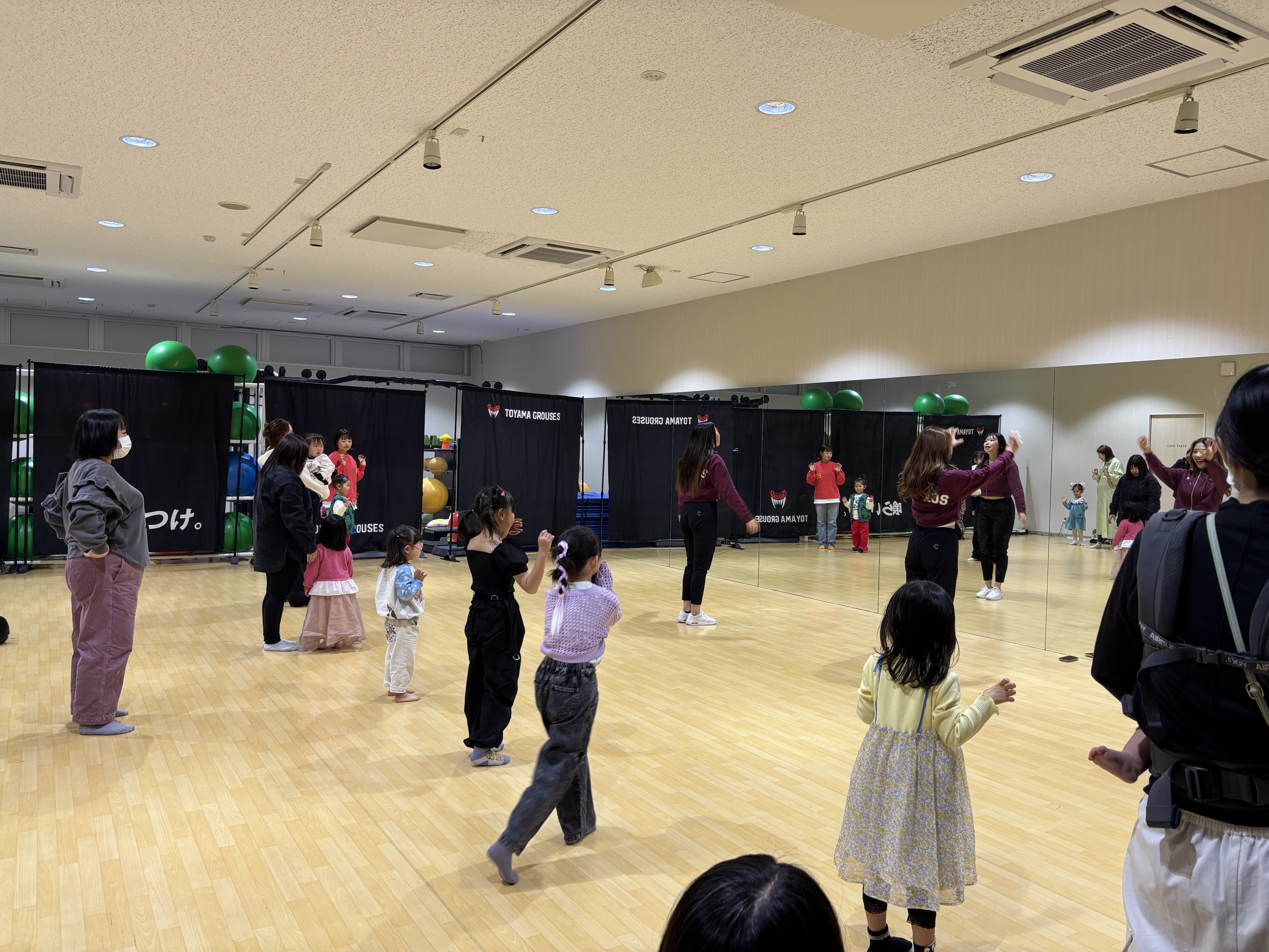 「Happy産後ケアマルシェ」にて親子ダンス教室を開催しました