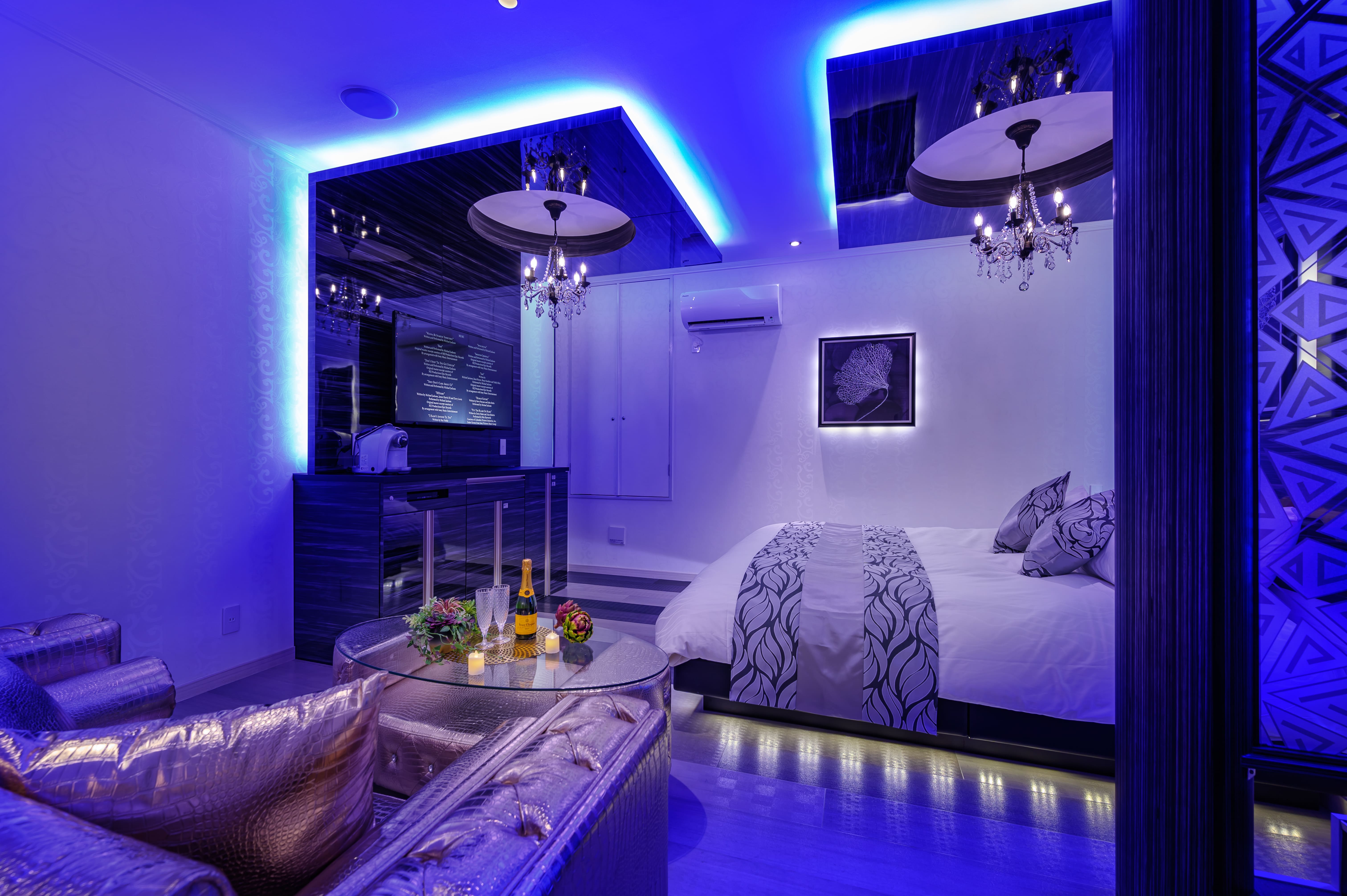 Room 207 4