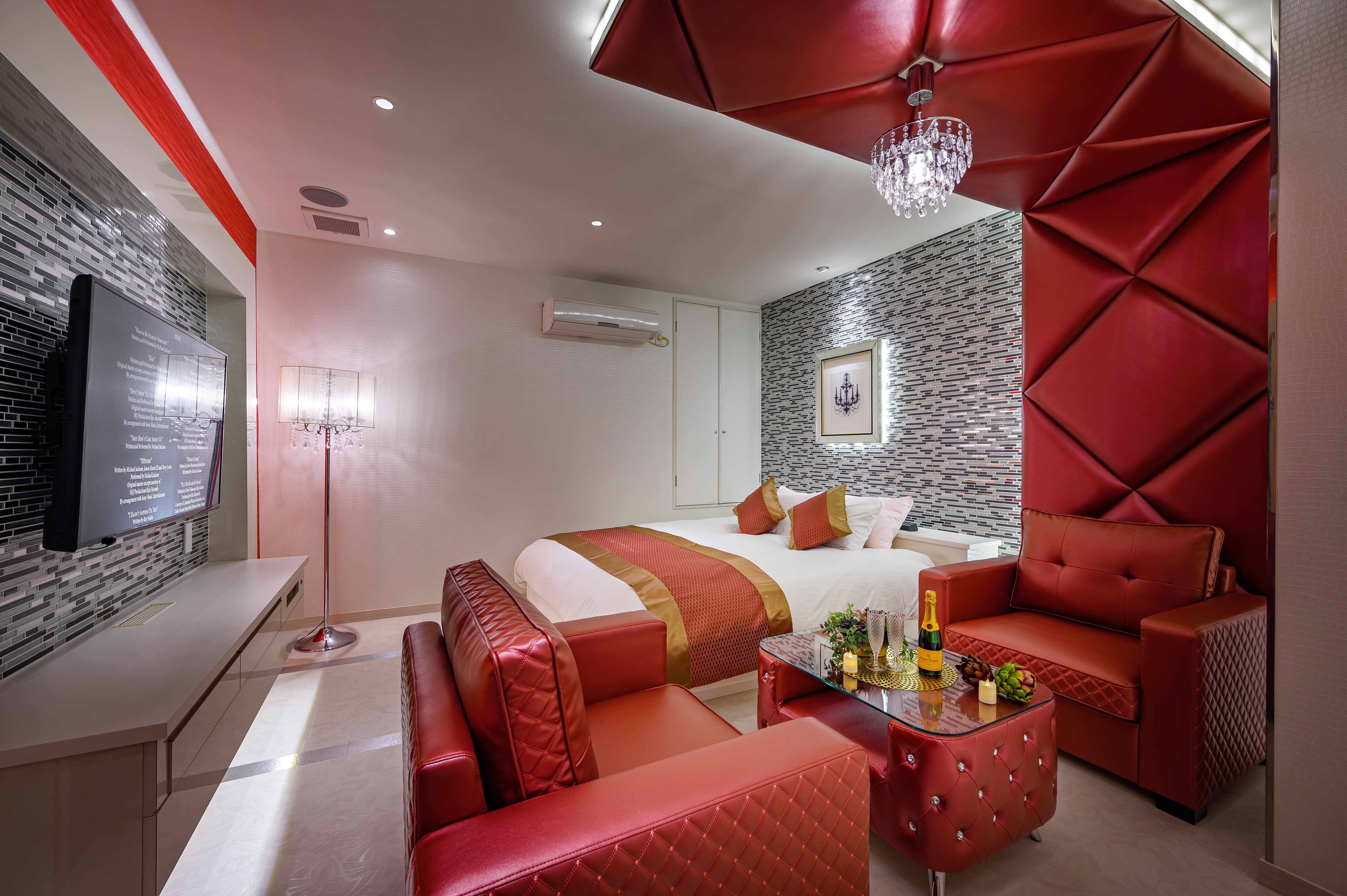 Room 212 1