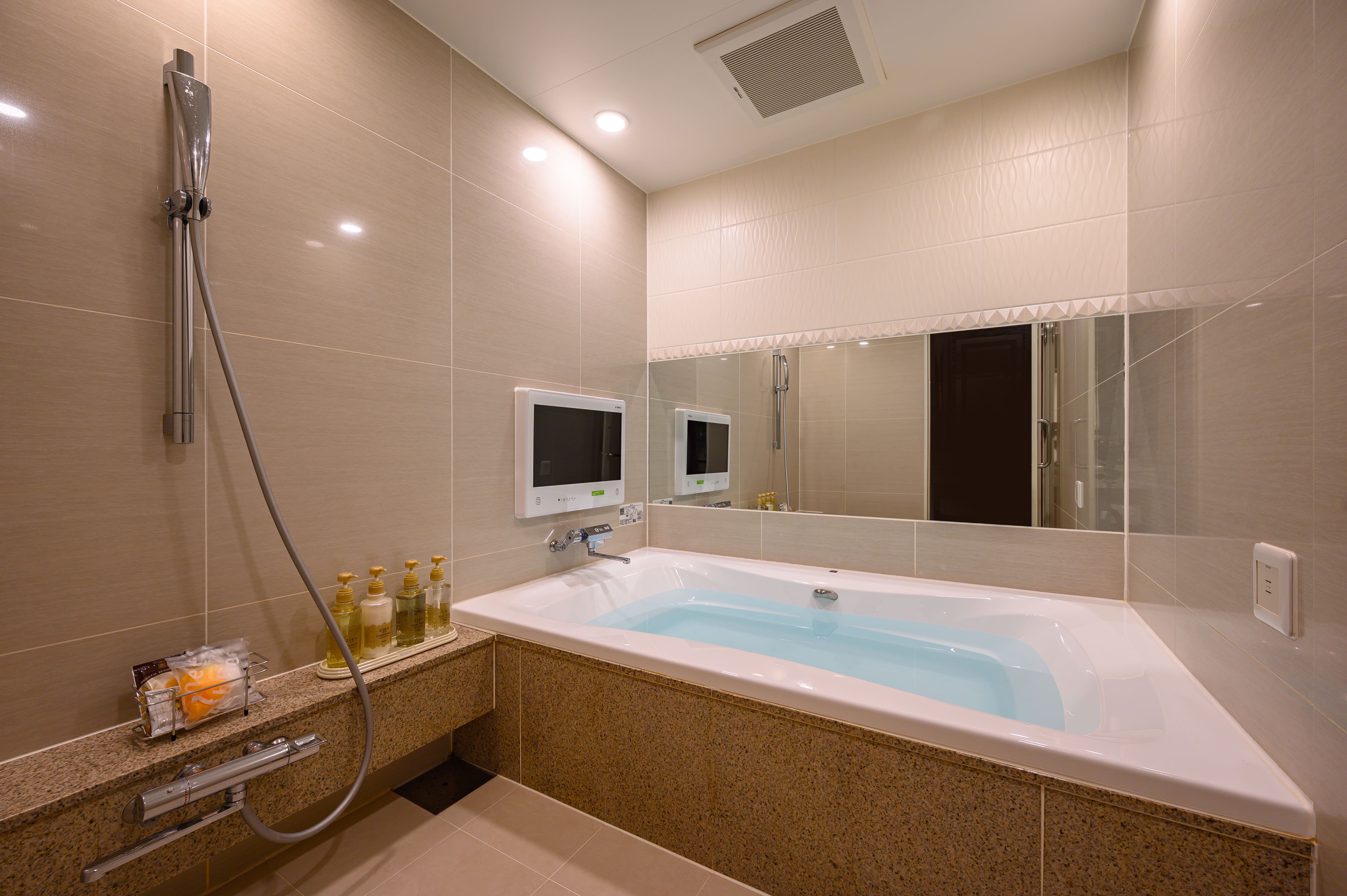 Room 212 5