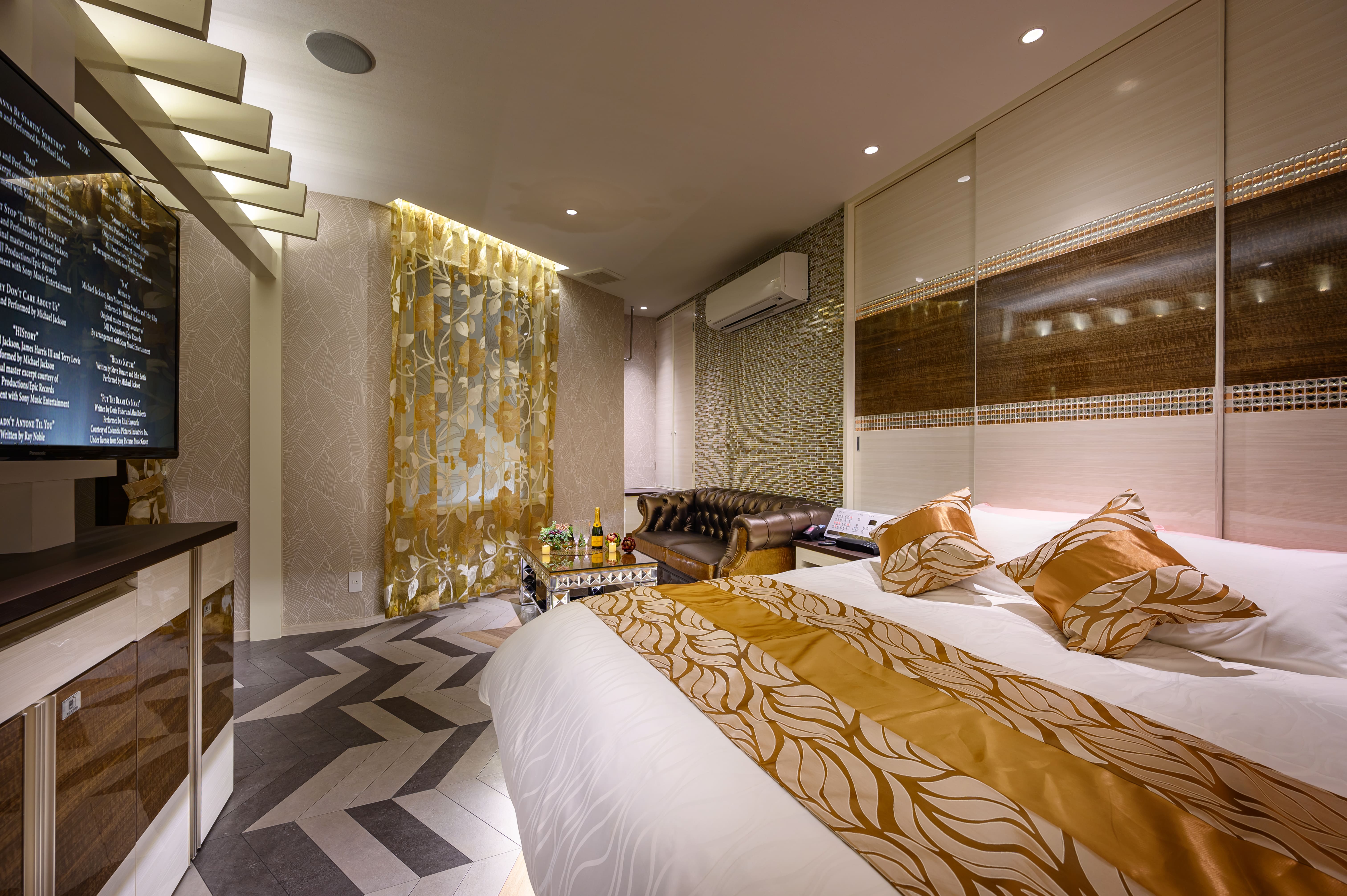 Room 208 3