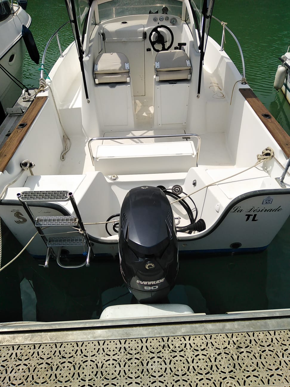 Vue arrière du bateau Bénéteau