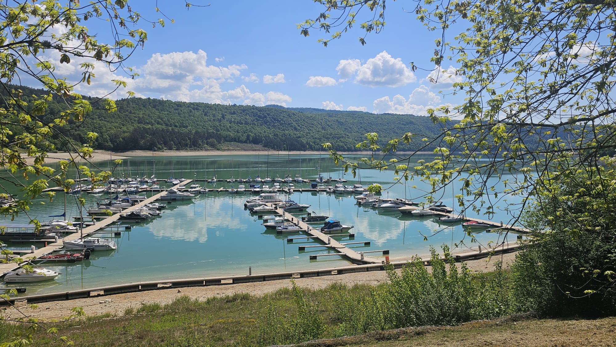 Port de Surcofan au lac de Vouglans