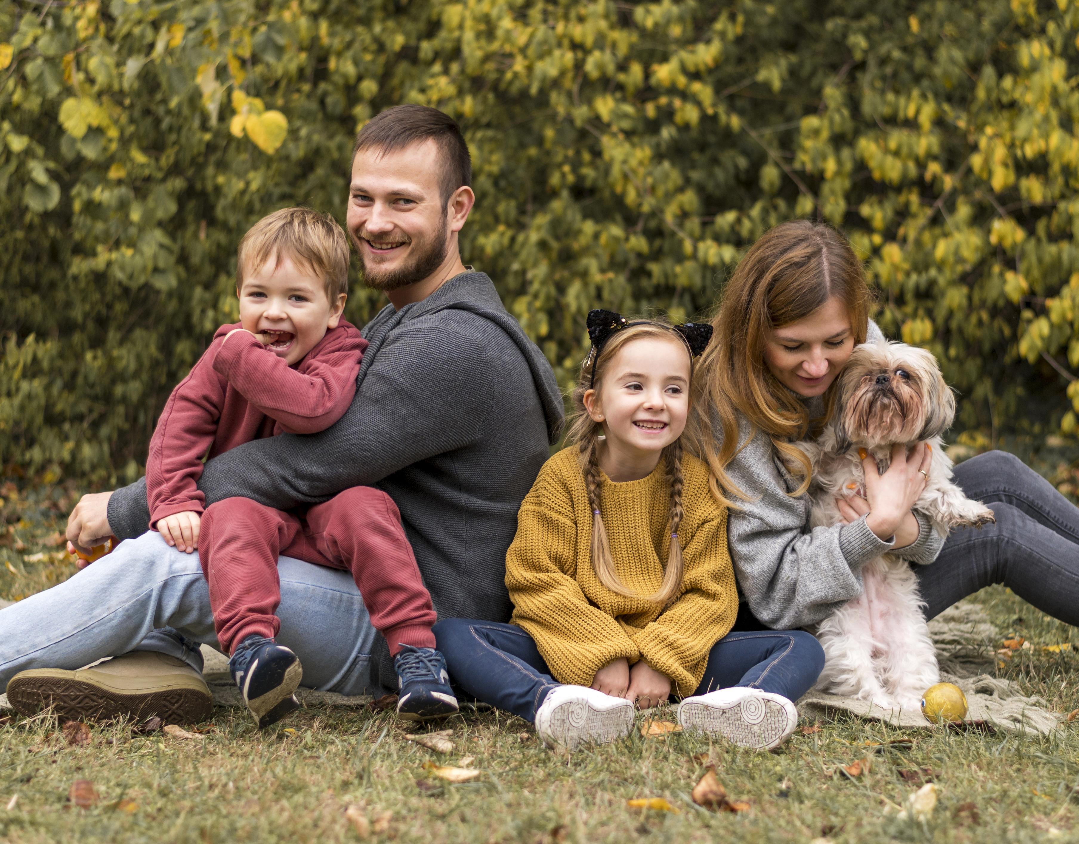 Family safely enjoying their yard after Goodbye Gopher service