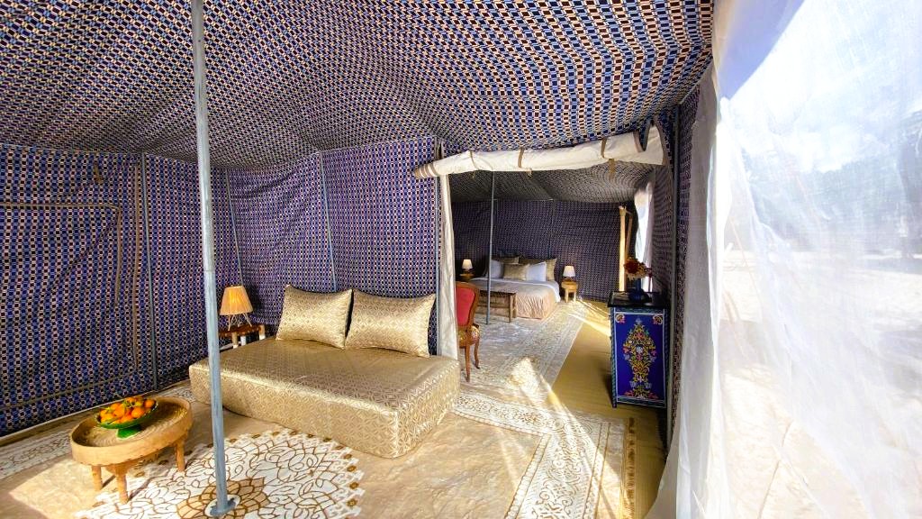 Tente sahraouie de Dar Tawarta à Dakhla, expérience nomade au Maroc saharien