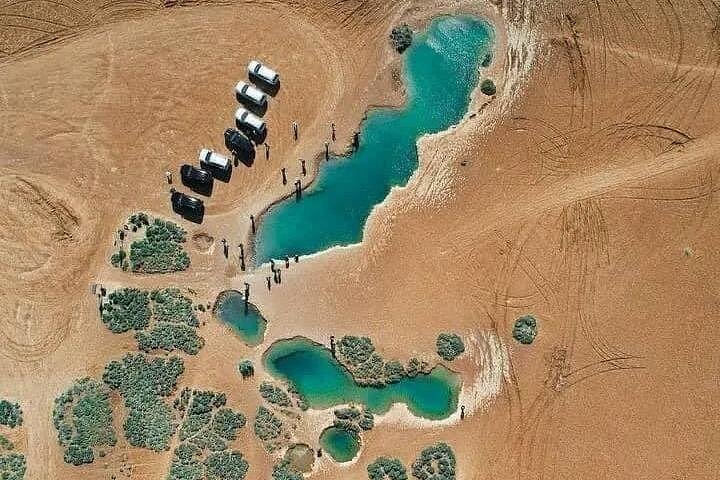 Excursion dans le désert autour de Dakhla, Maroc saharien, paysage intemporel