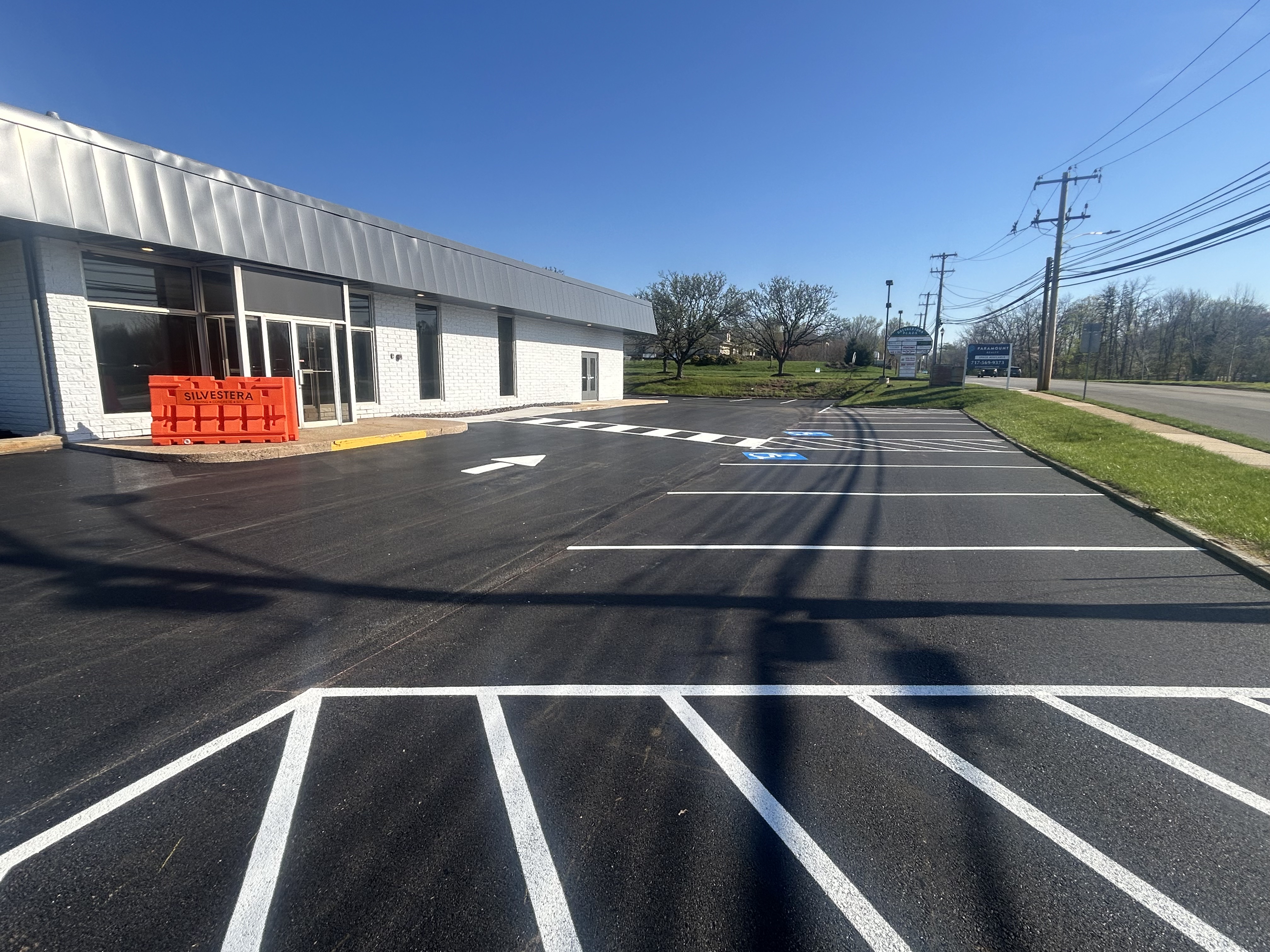Estate driveway resurfacing and widening with seamless new asphalt