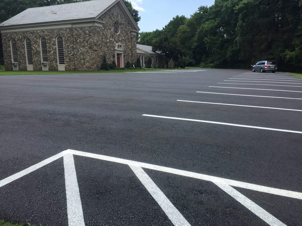 Large-scale commercial asphalt installation project