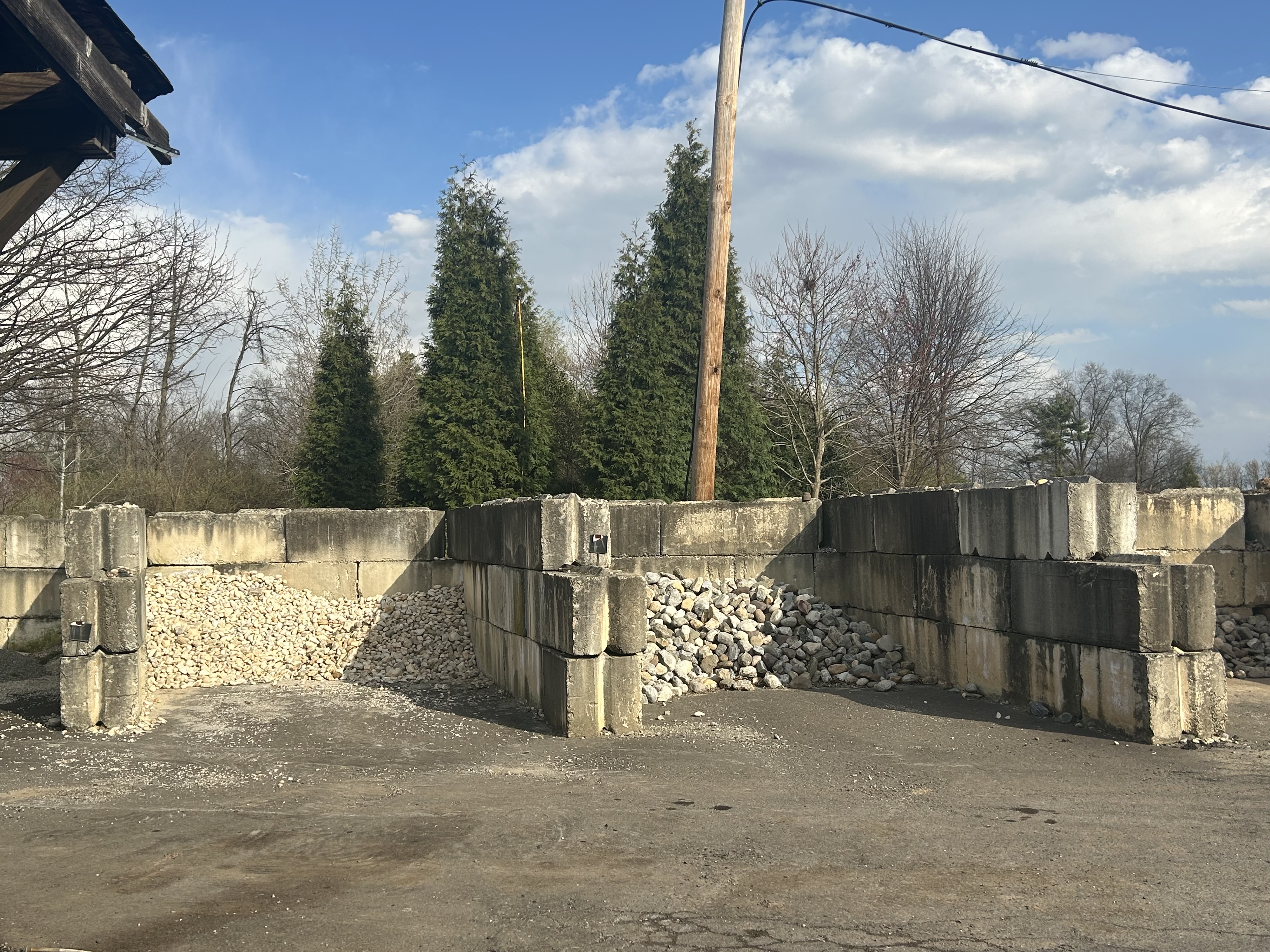 Mixed construction aggregate materials for base applications