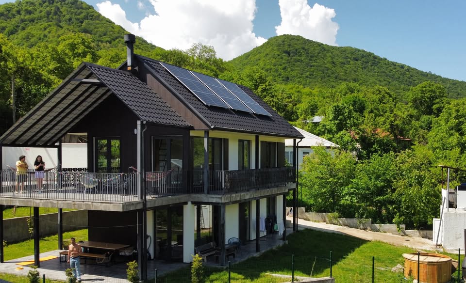 Private Mountain Retreat · Hot Tub · Near Oni