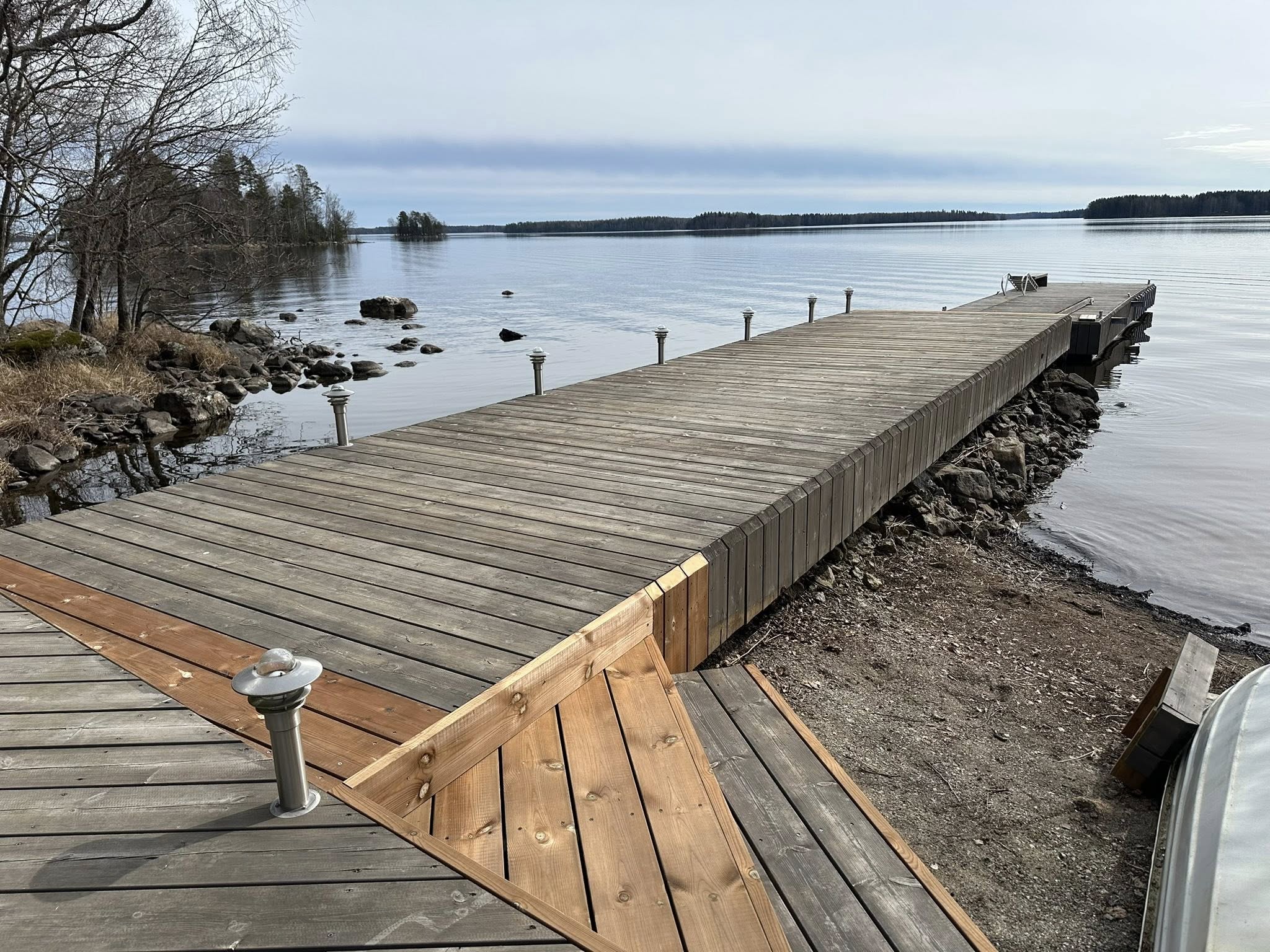 Laituri saneerauksen jälkeen