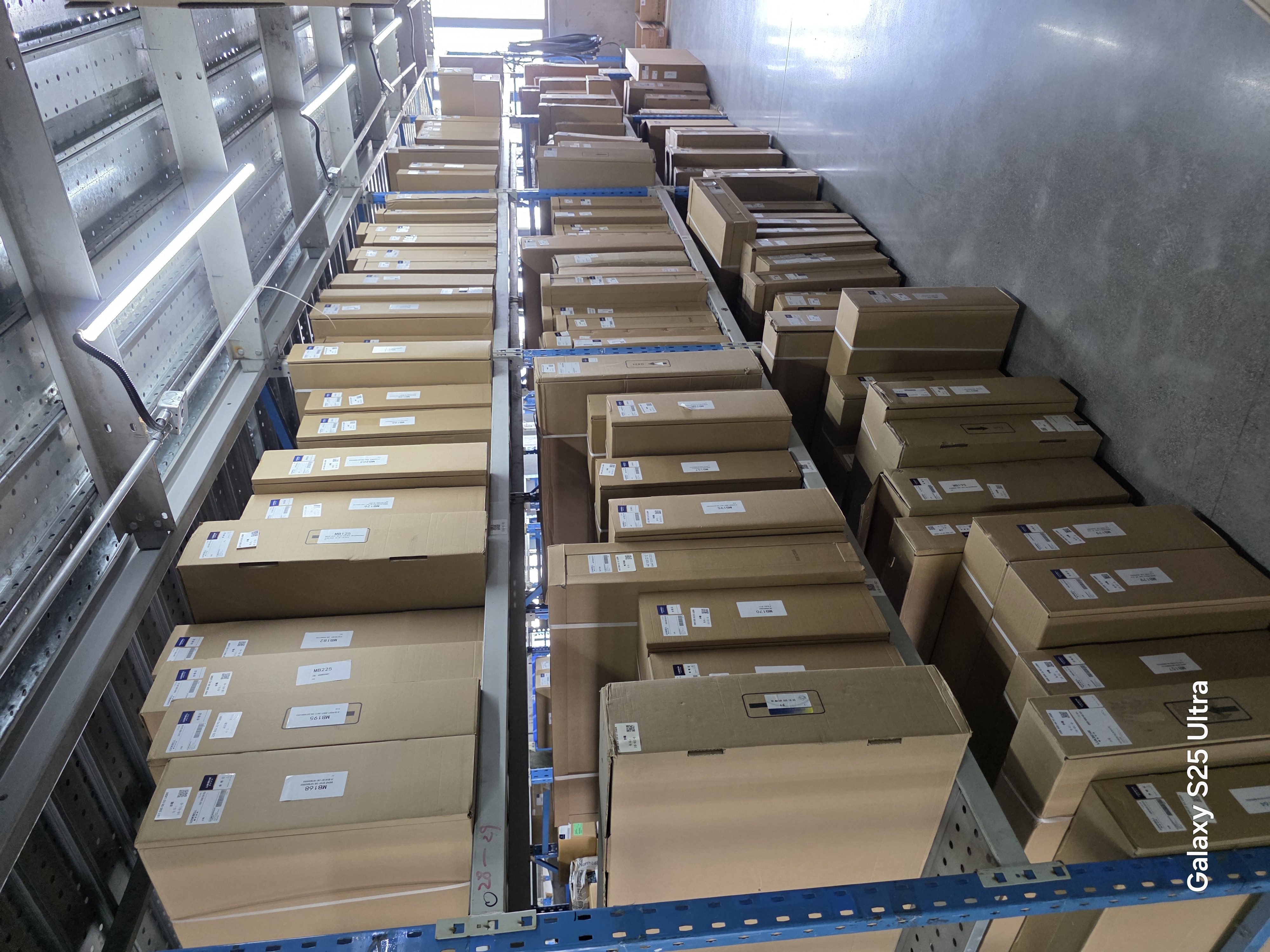 Guangzhou Chirun logistics hub warehouse — auto parts export China