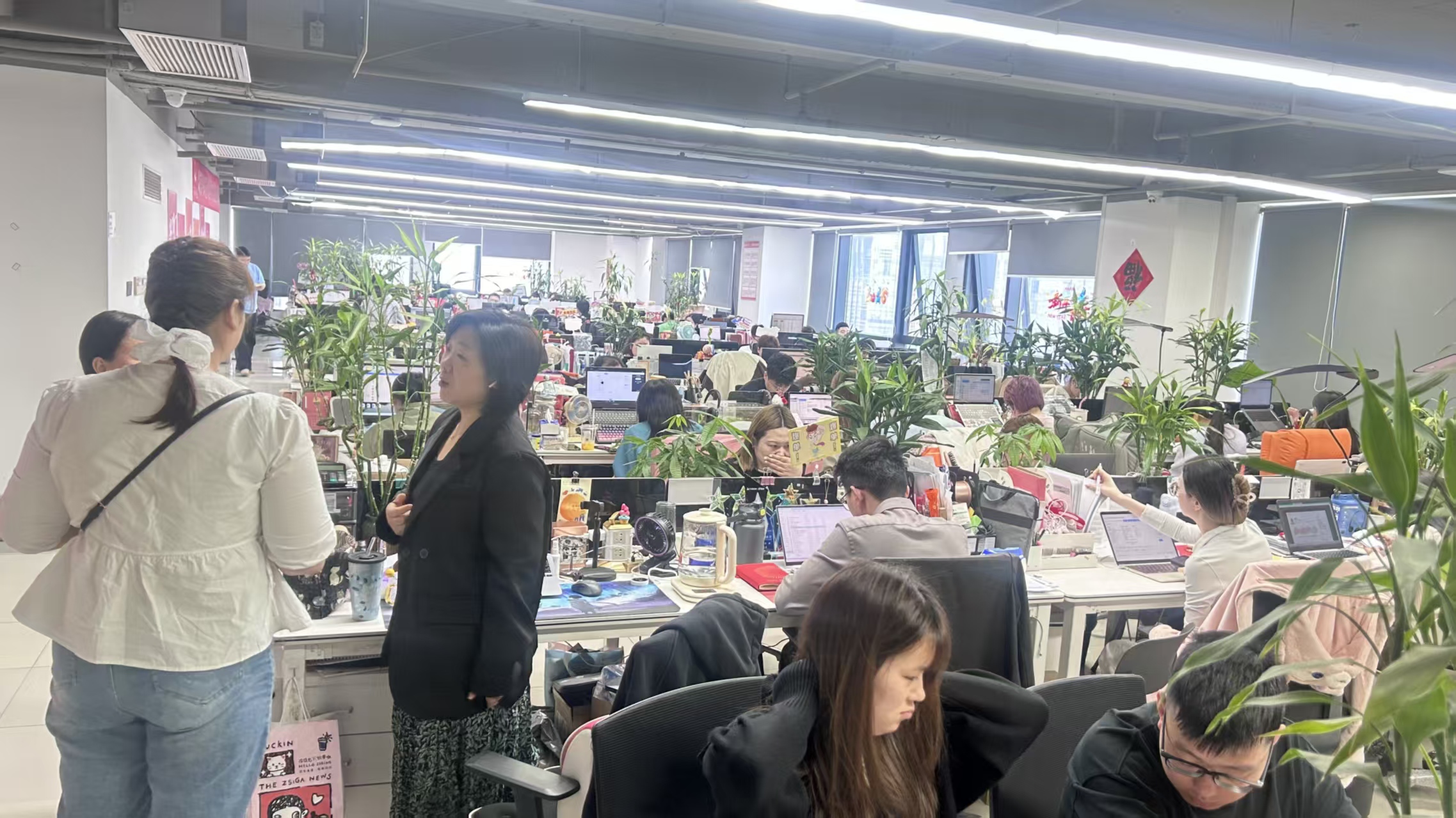 YAXIN LIANPEI office team Hangzhou — Guangzhou Chirun logistics hub