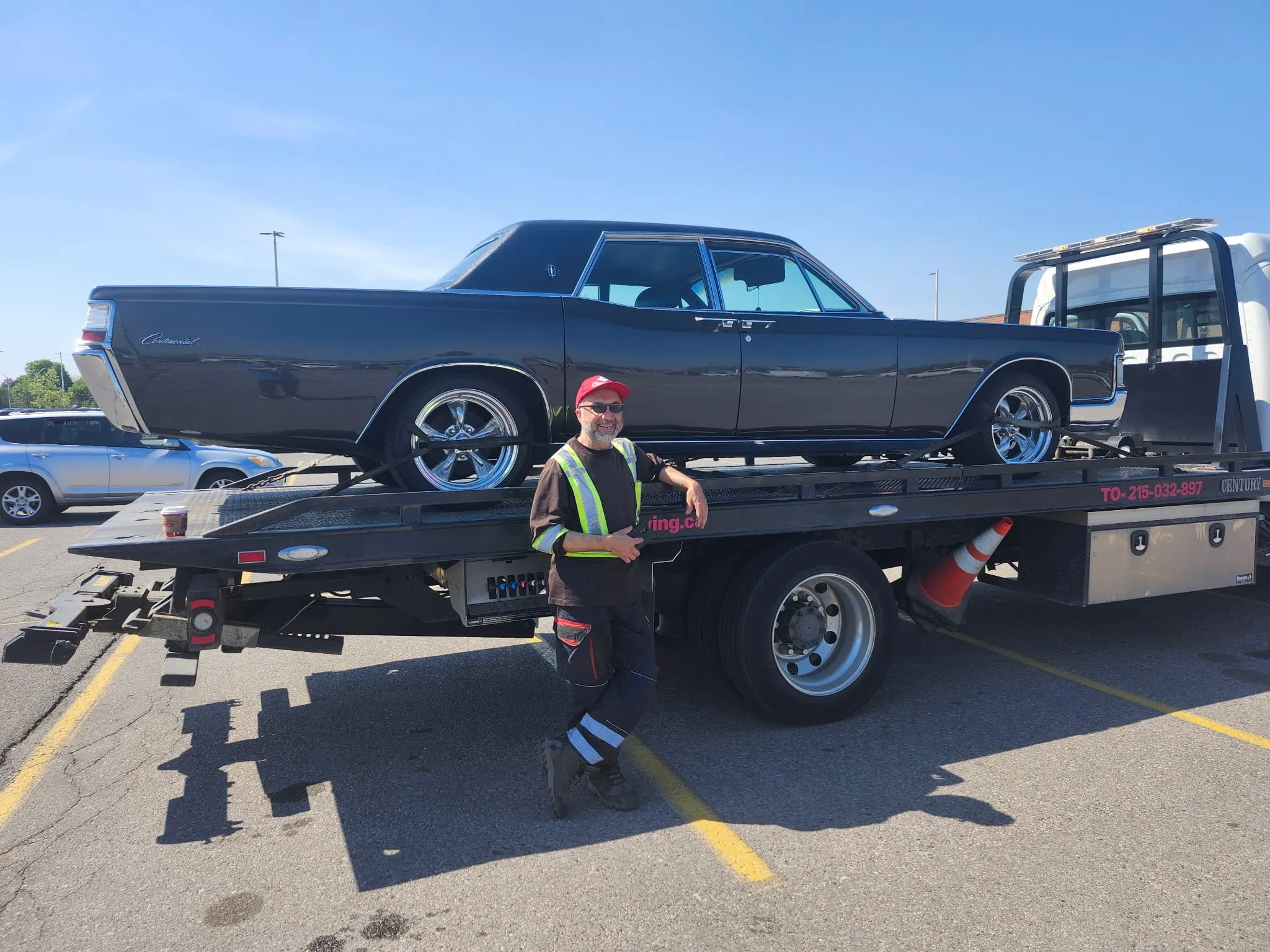Professional roadside assistance technician ready to help stranded drivers in Toronto and the GTA