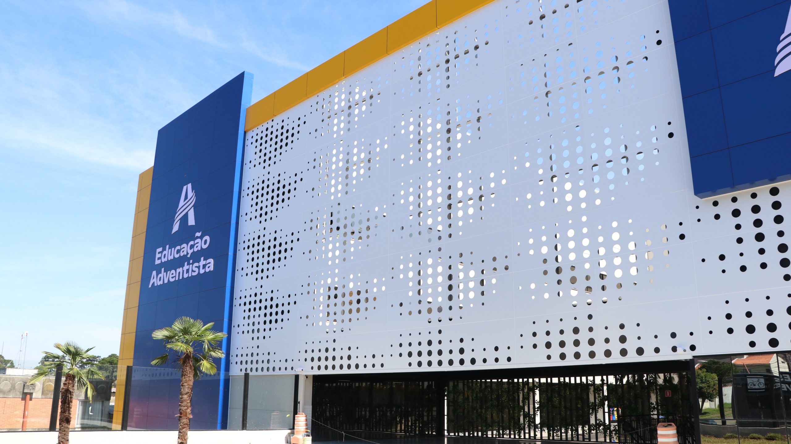 Fachadas em ACM Sistema Bandeja — Trabalho real Gênesis Brasil