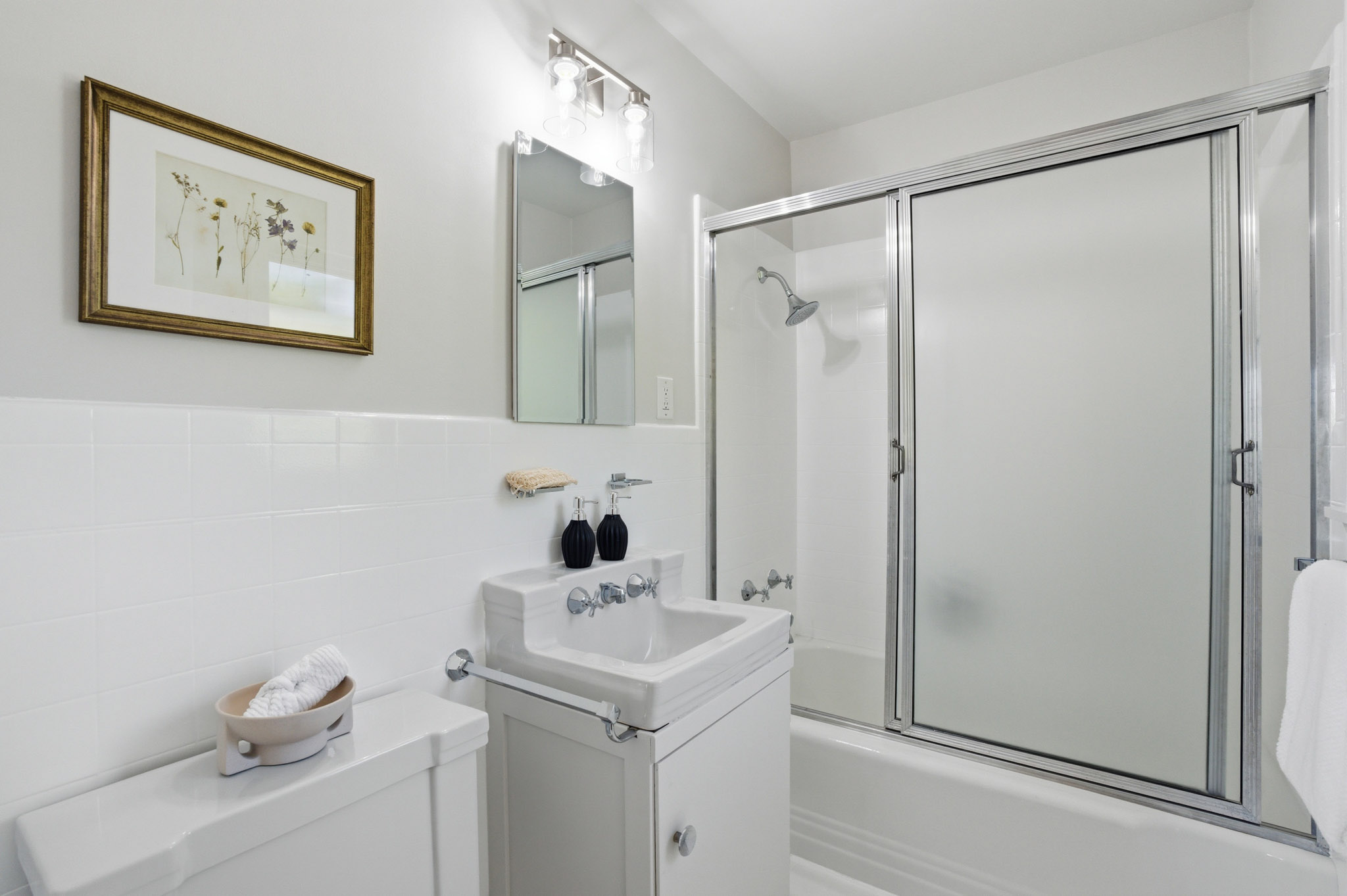 Guest bedroom