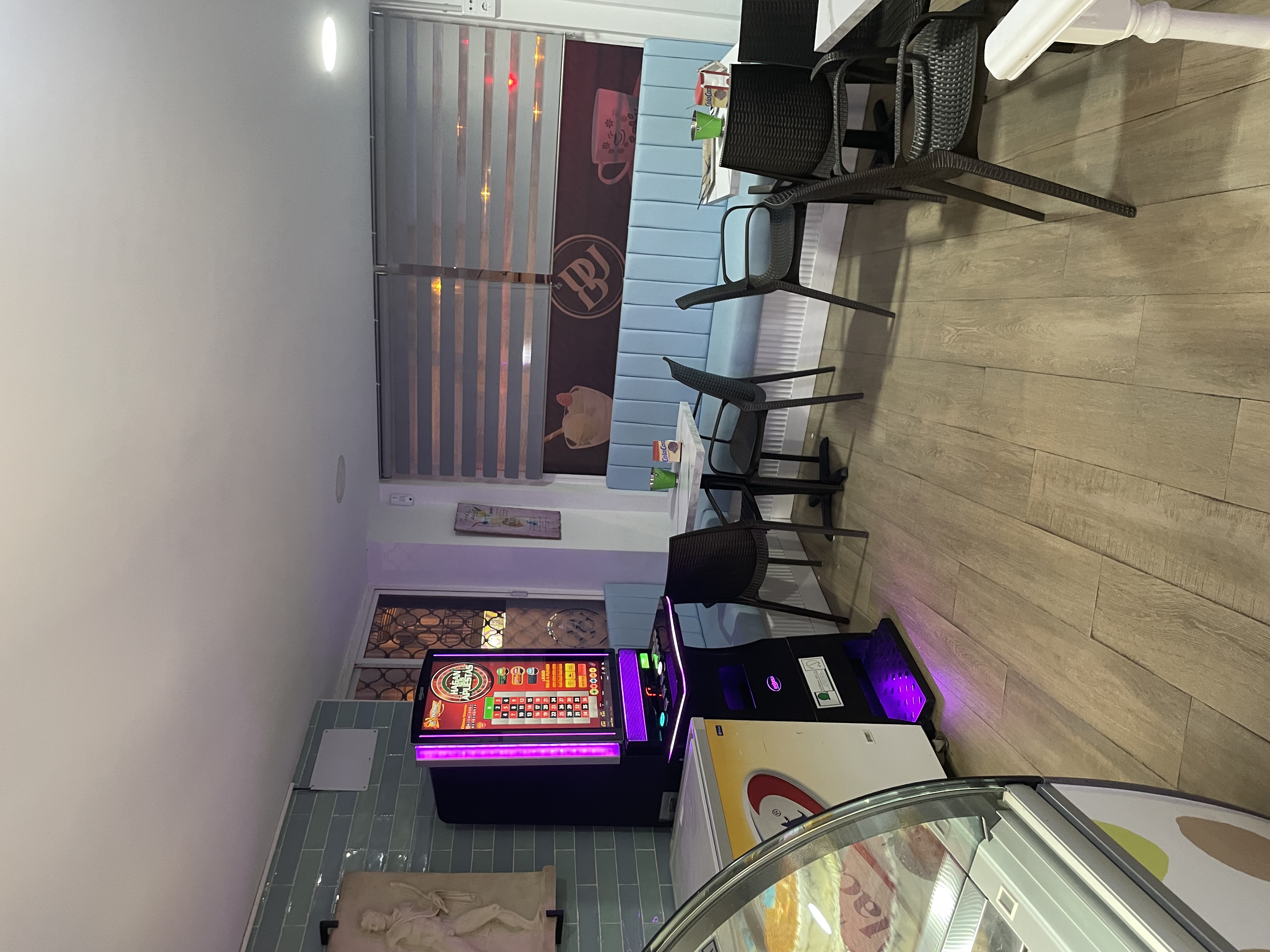 Babylon Cafetería interior elegante Torredonjimeno