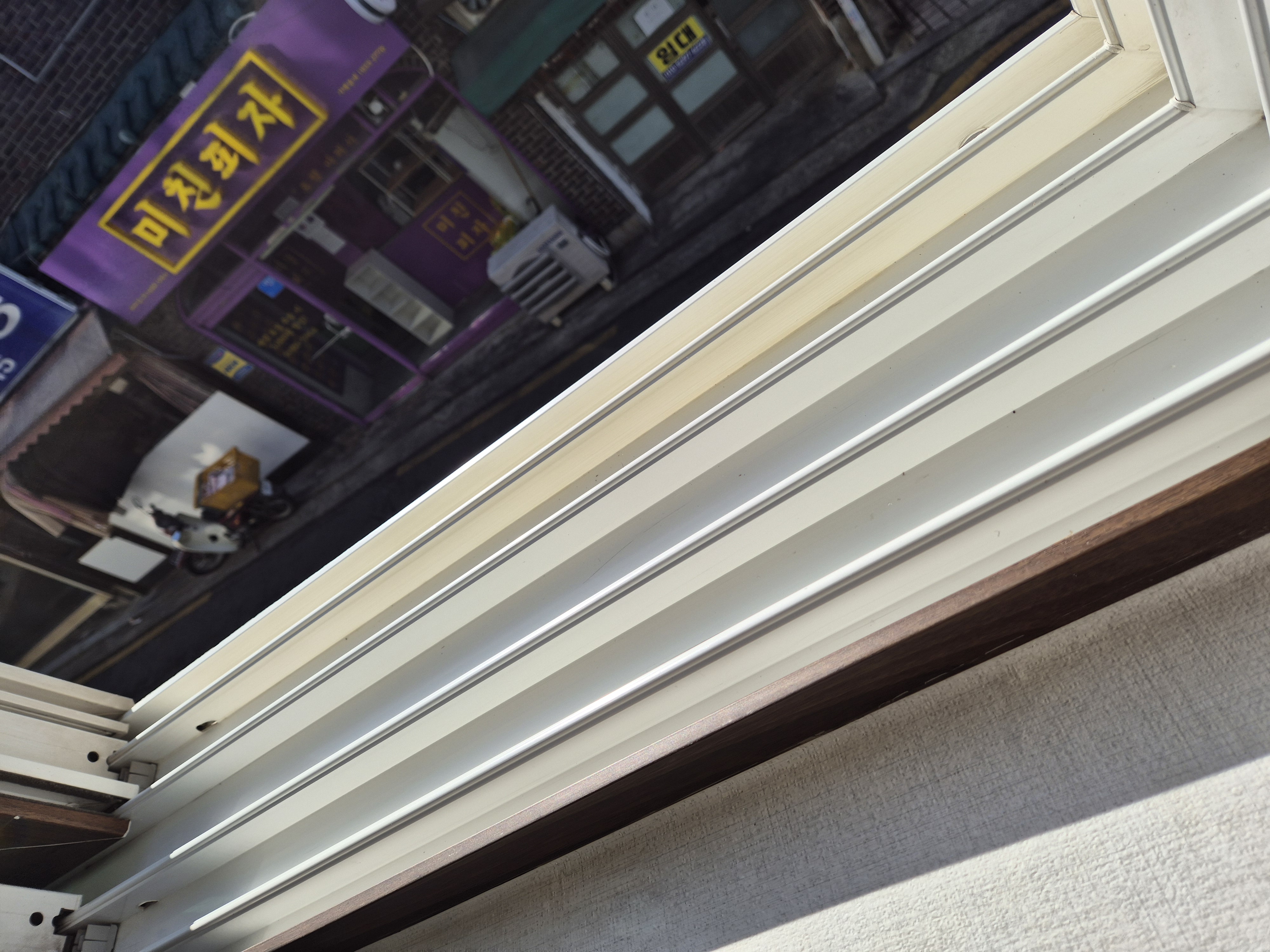 창틀 묵은때 제거 청소 후