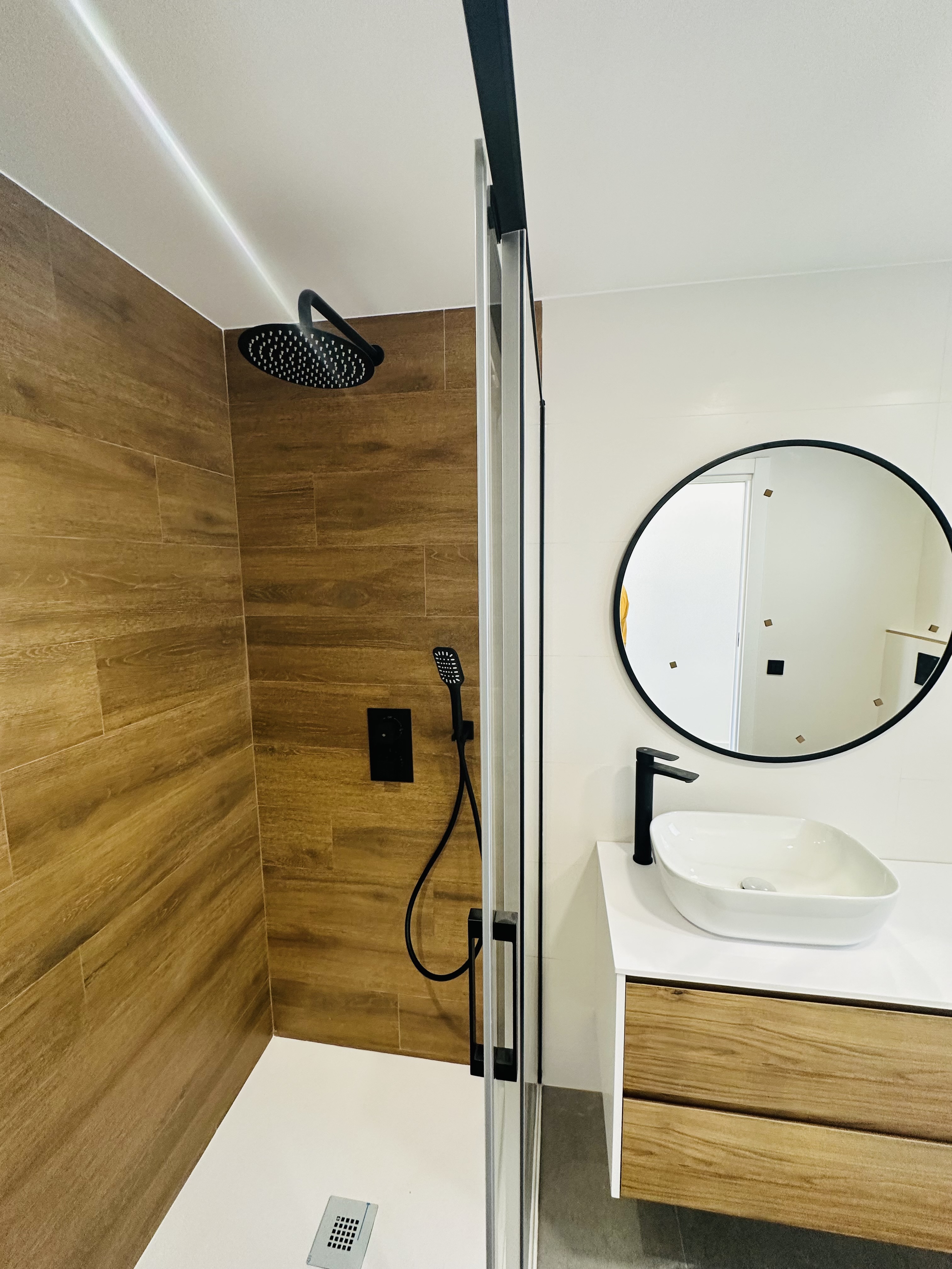 Baño Contemporáneo en Nou Barris