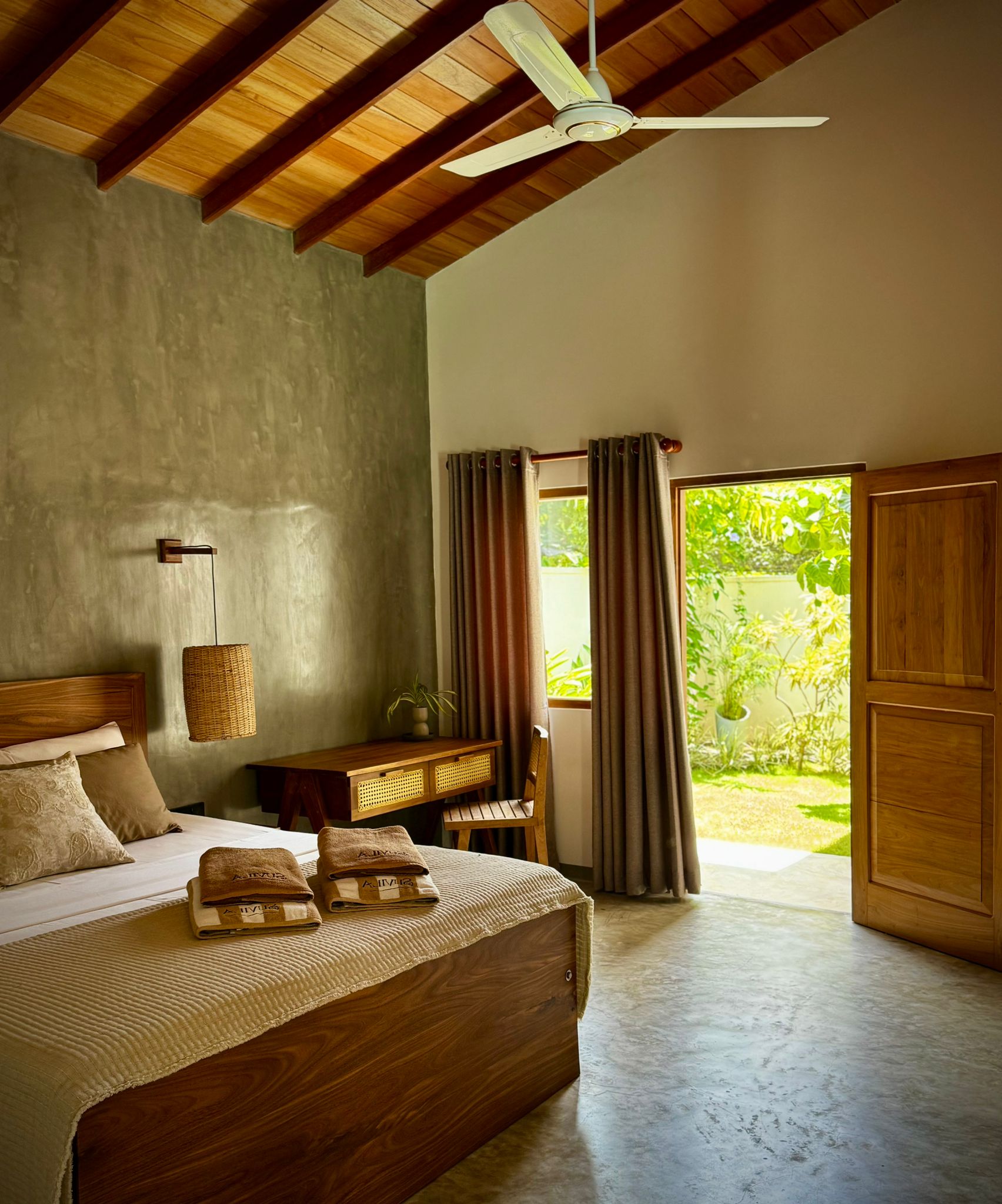 ROOM NO. 2 "SECRET DOOR TO THE GARDEN" 1
