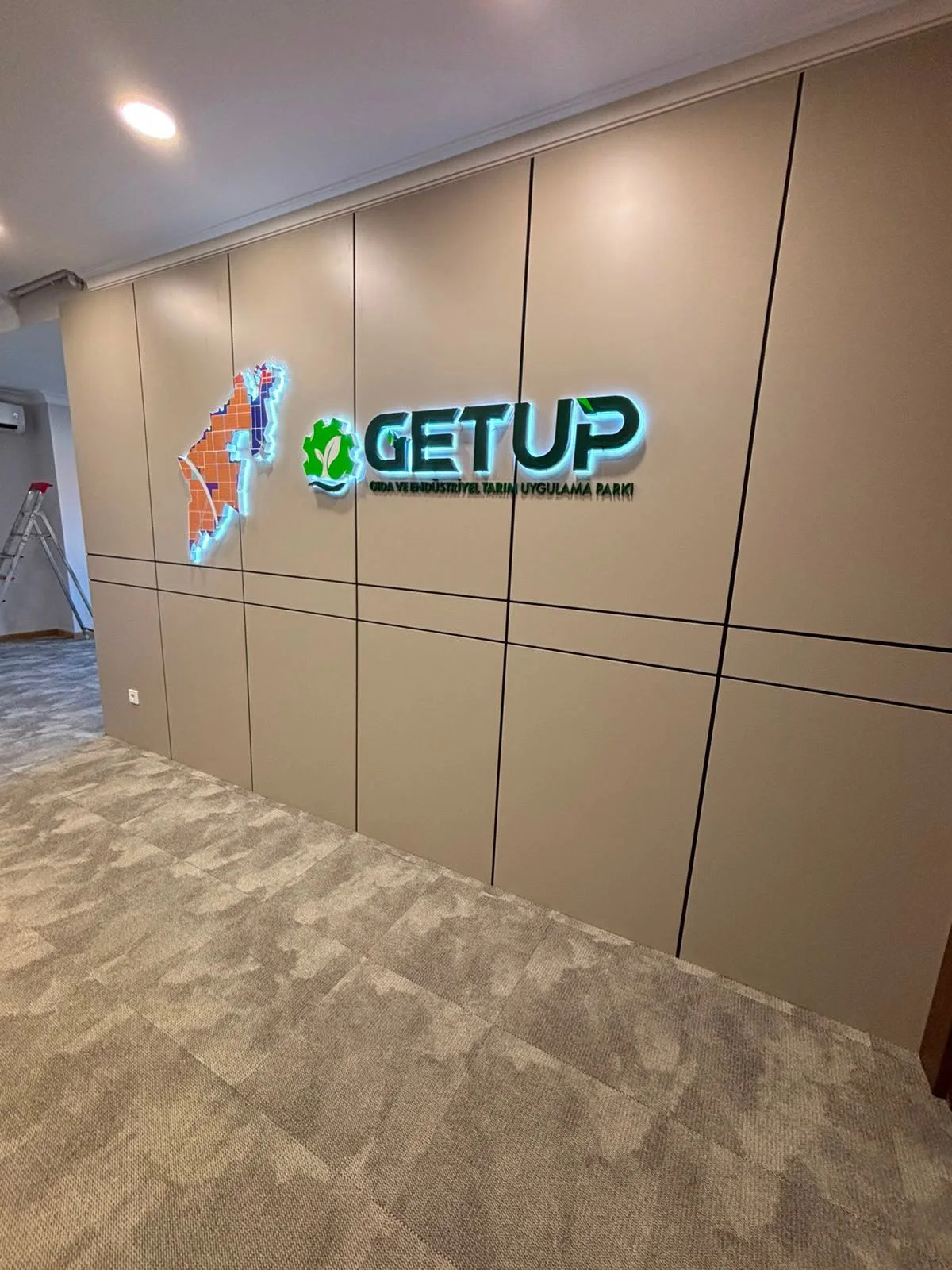 GETUP Lobi
