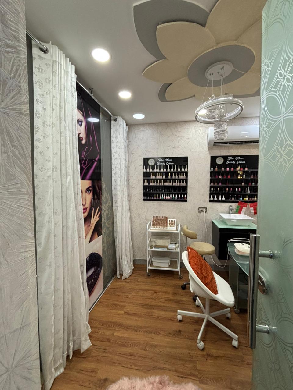 Blue Moon Beauty Salon - Elegant Beauty Experience
