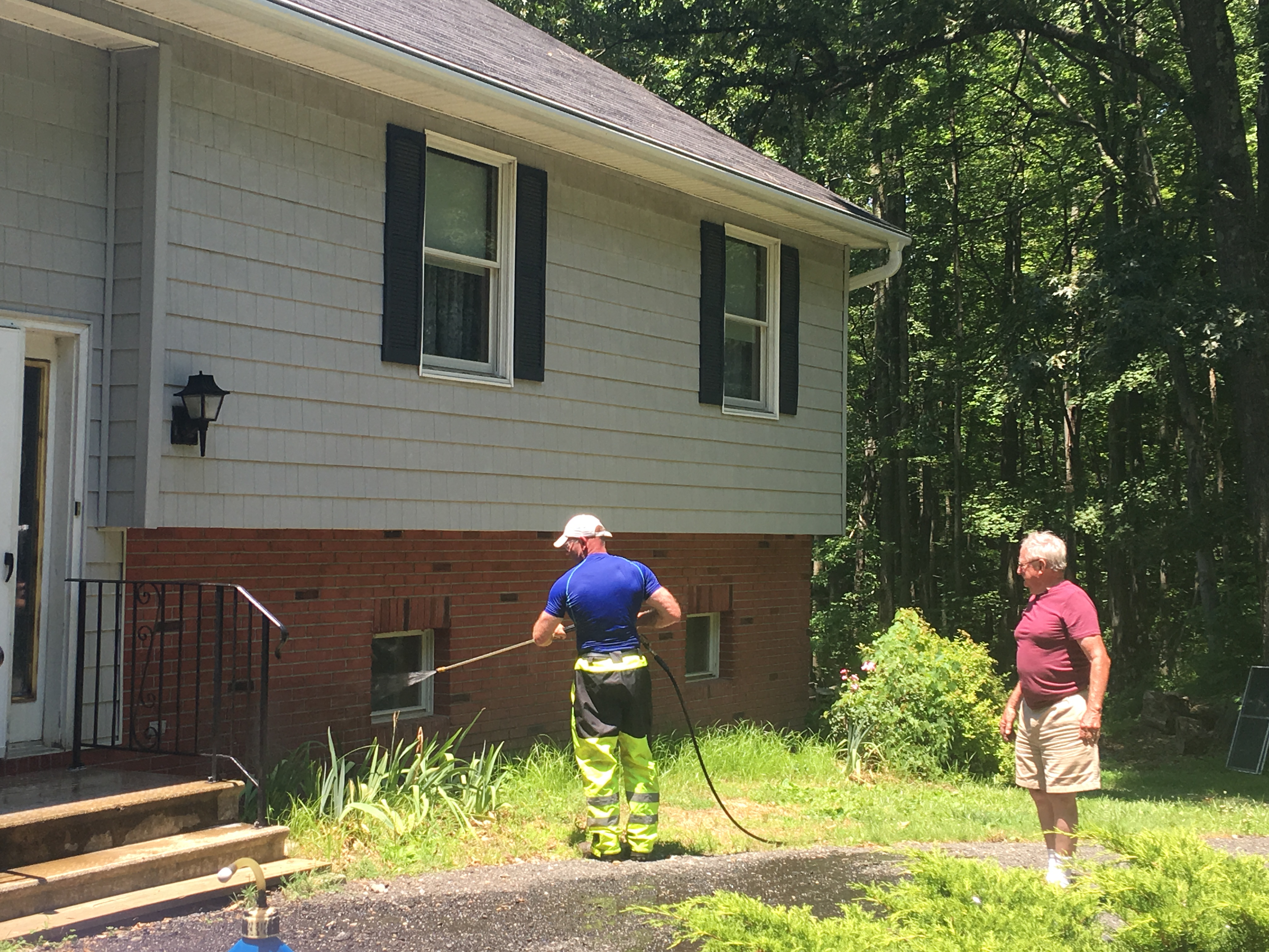 Bucks County residential window cleaning - job photo 32 in Bucks County PA