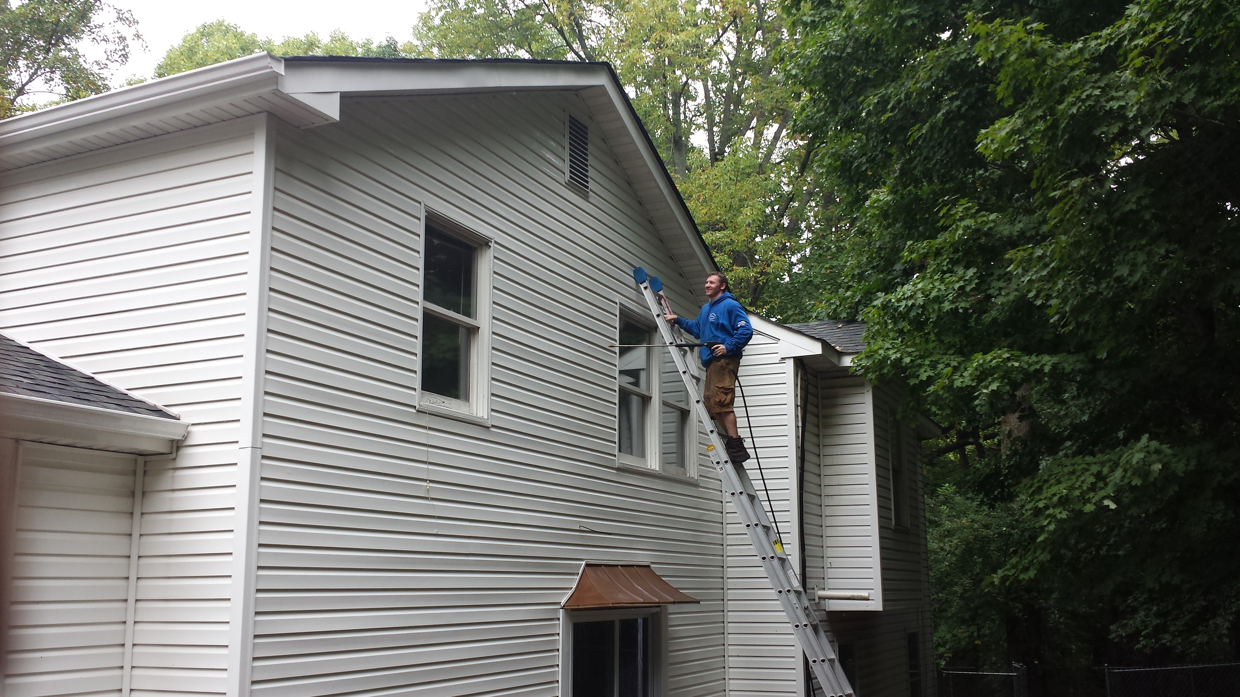 Bucks County residential window cleaning - job photo 1 in Bucks County PA