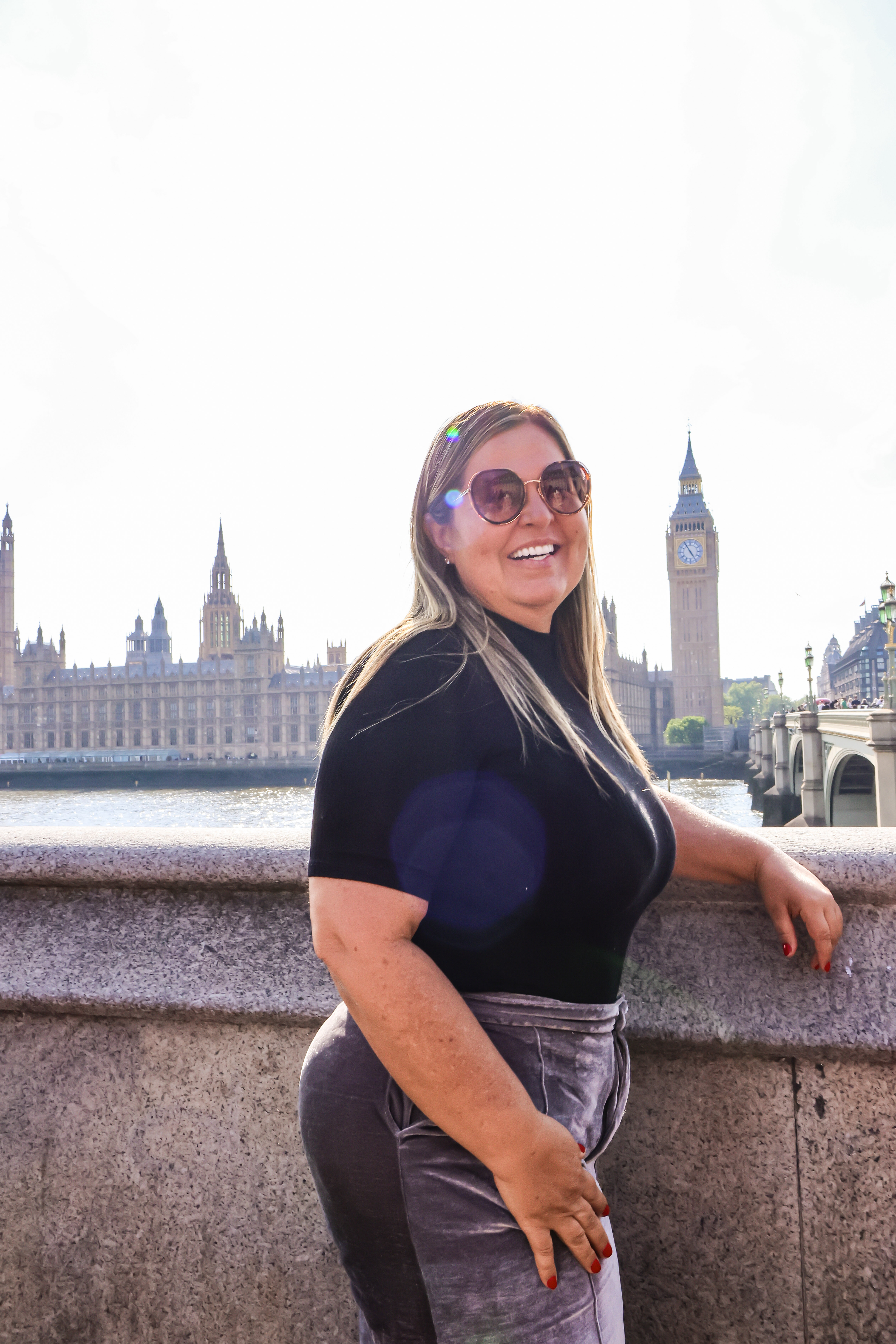 Eliane Moraes explorando o mundo