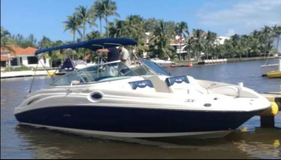 SeaRay Sundeck — 27 ft