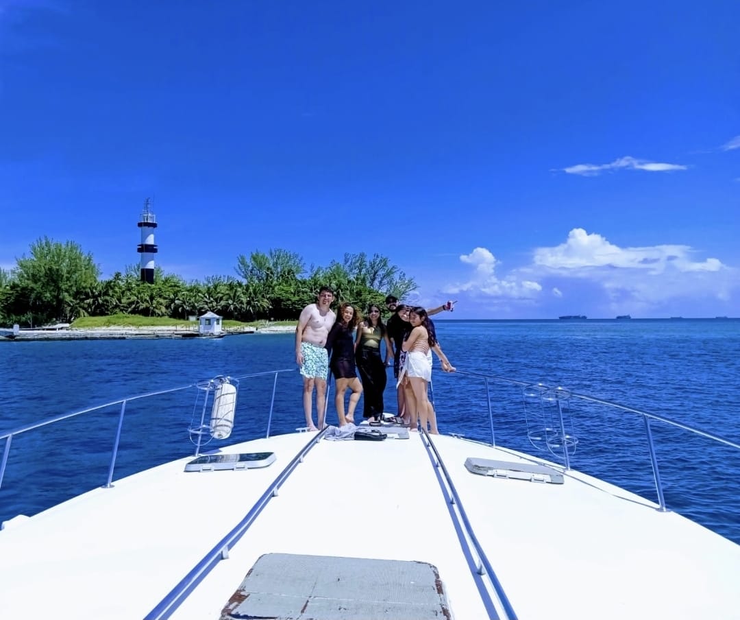 SeaRay Sundancer