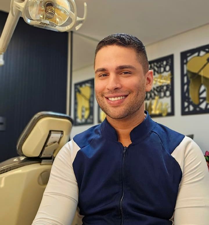 Dr. Aécio Durães de Oliveira - Endodontista e Clínico Geral - Implantomed Brasília