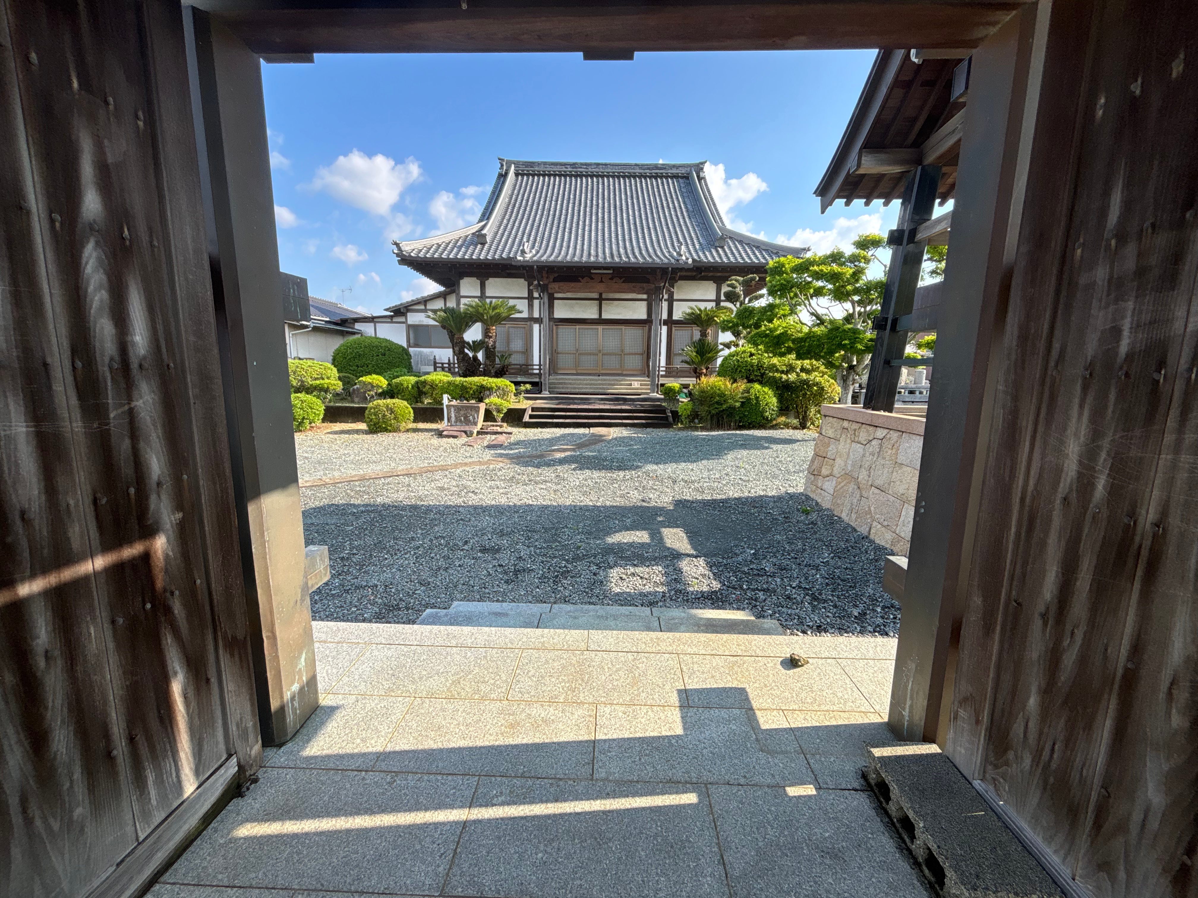淨秀寺の境内