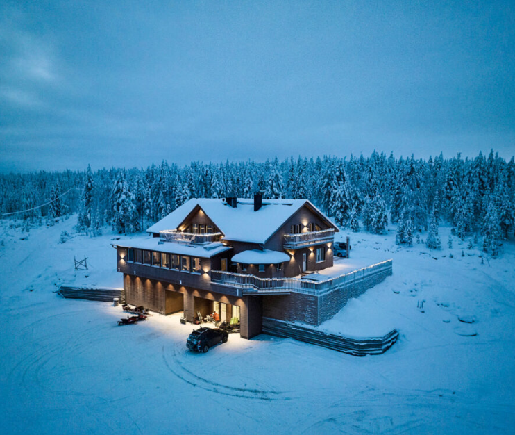 Private Arctic Lodge of Grandeur