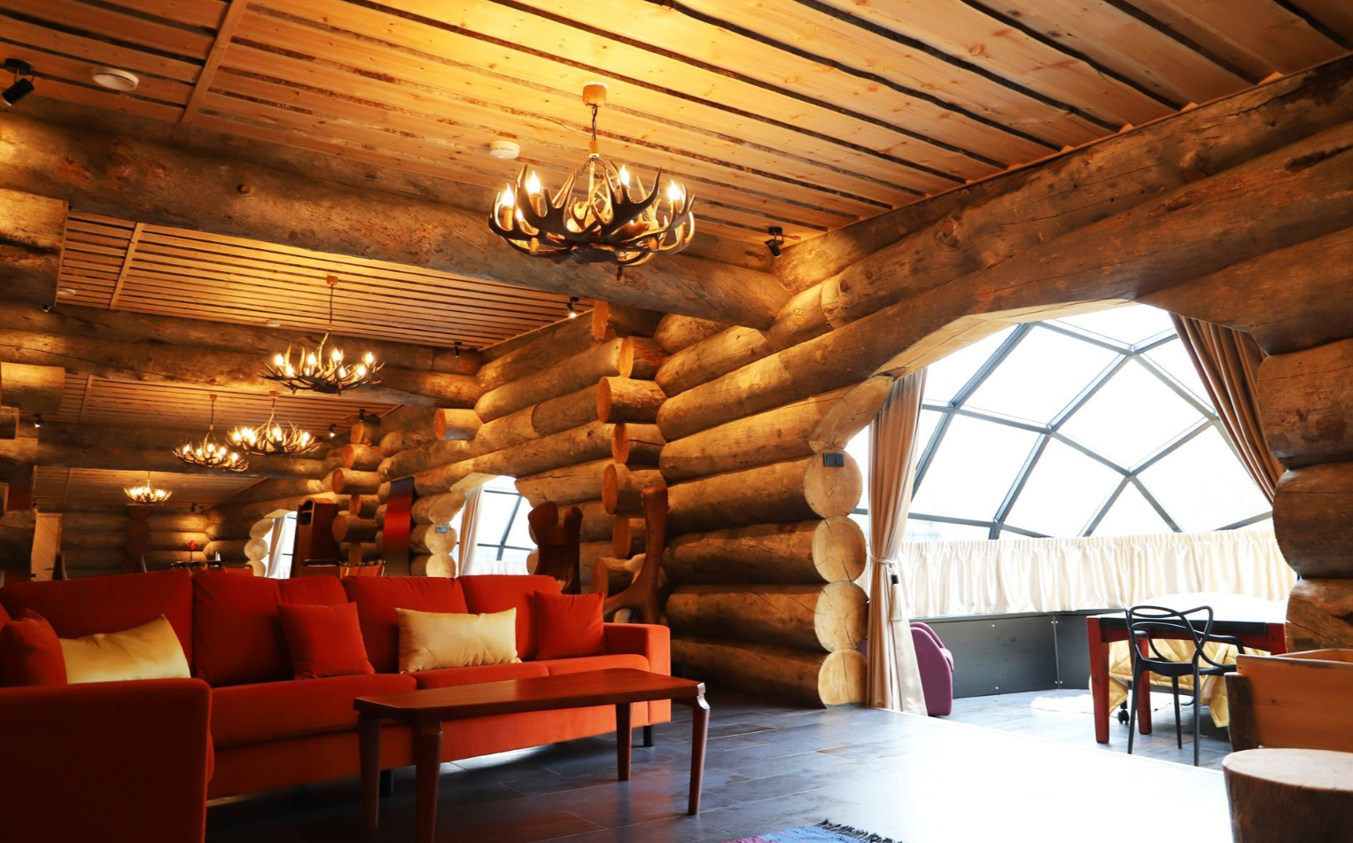 Luxury Kelo-Glass Igloo — Aurora night view