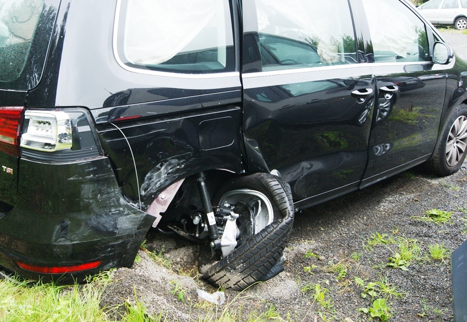Unfallgutachten – Beschädigtes Fahrzeug nach Verkehrsunfall