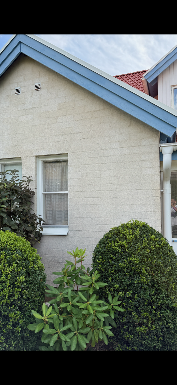 Efter – tak och fasad efter professionell tvätt och behandling