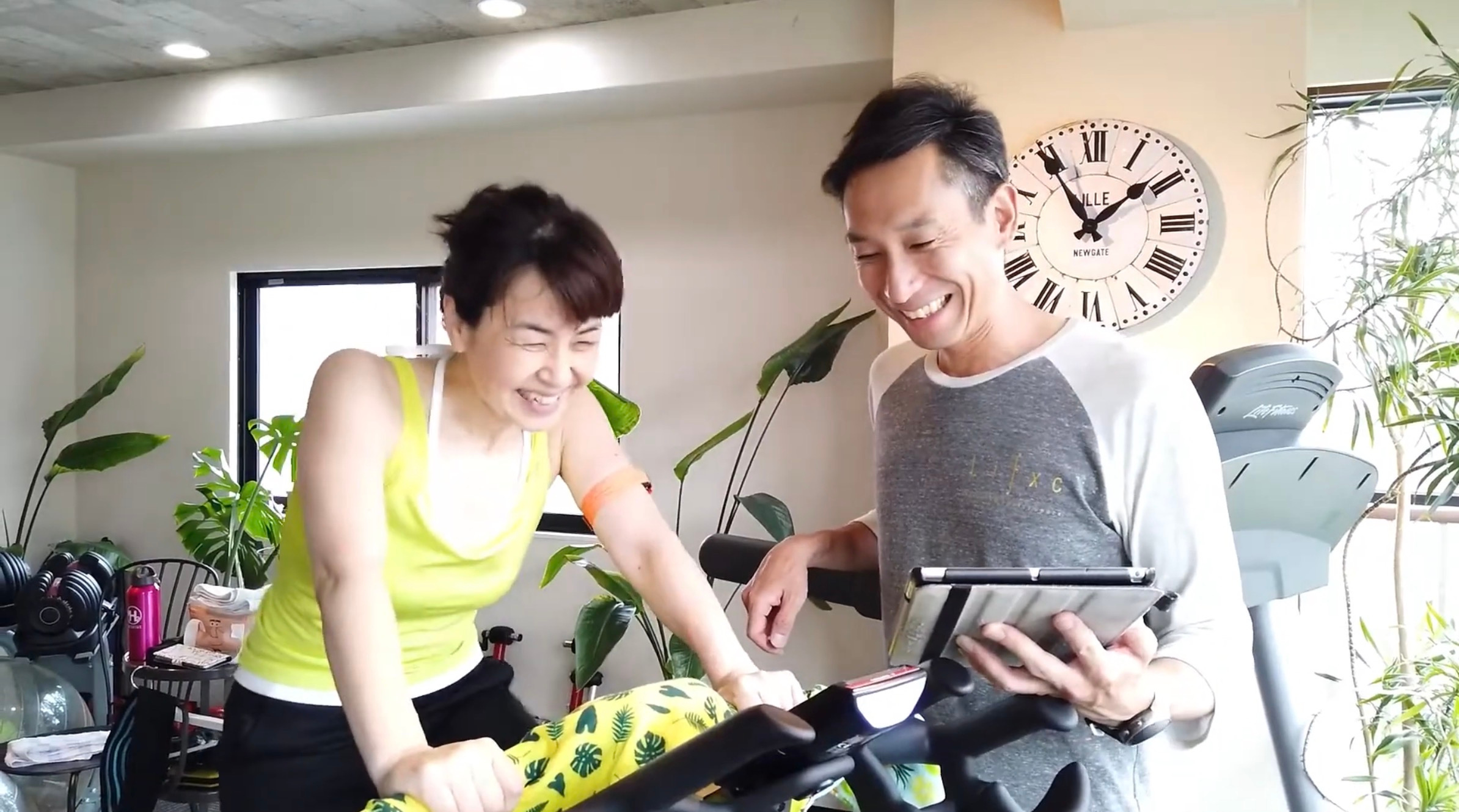 悩む女性