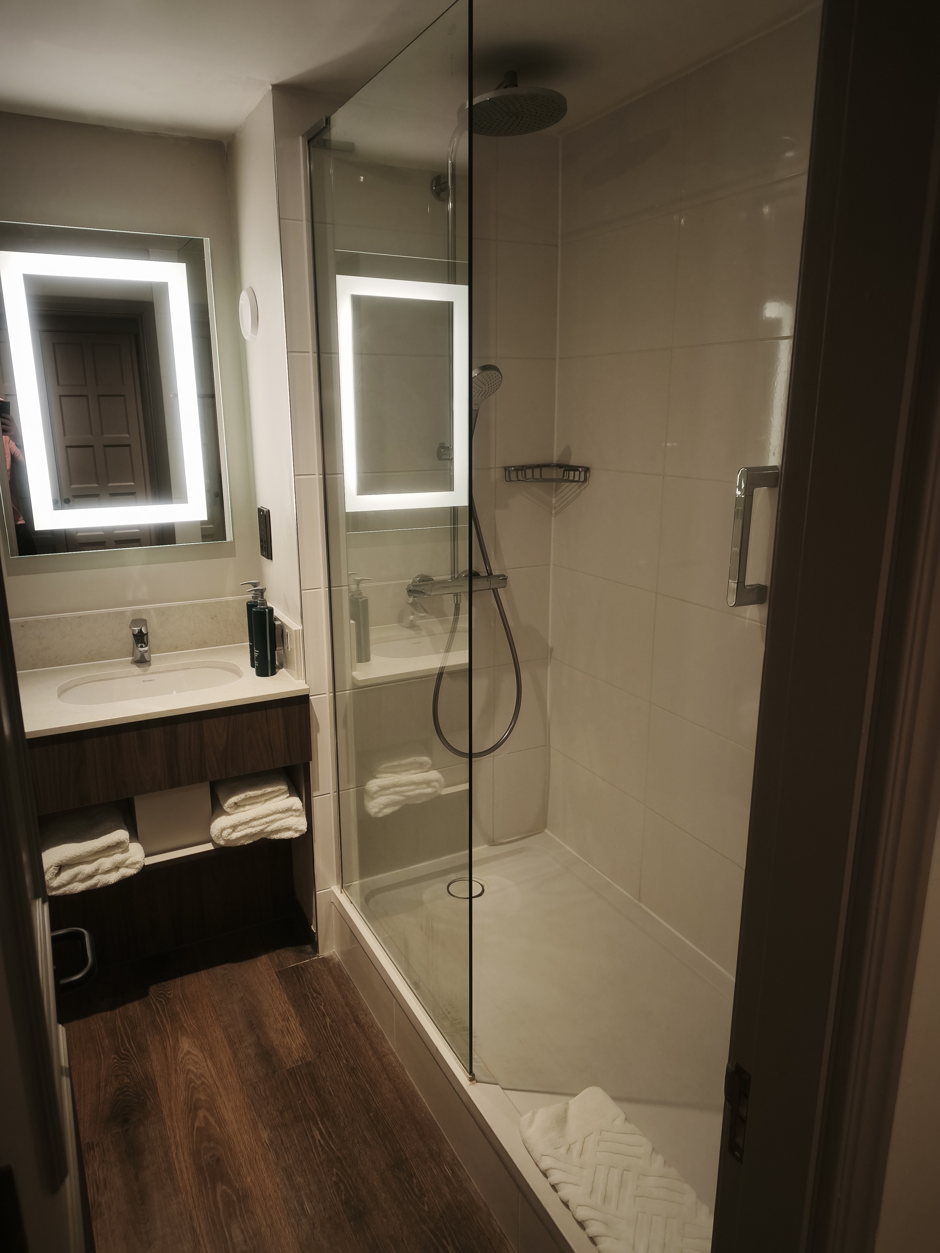 Start of the holiday — arrived at the DoubleTree Hilton Southampton — photo 3