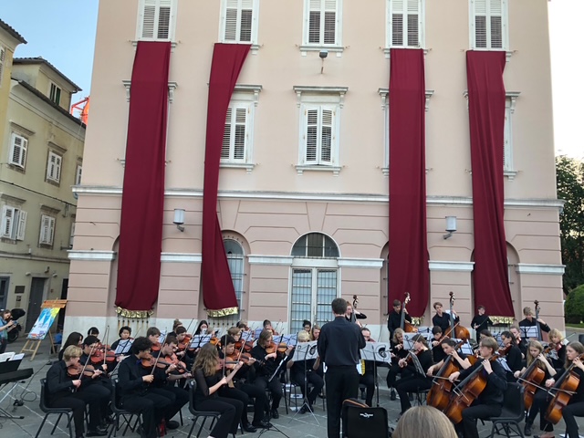 Performance tour photo