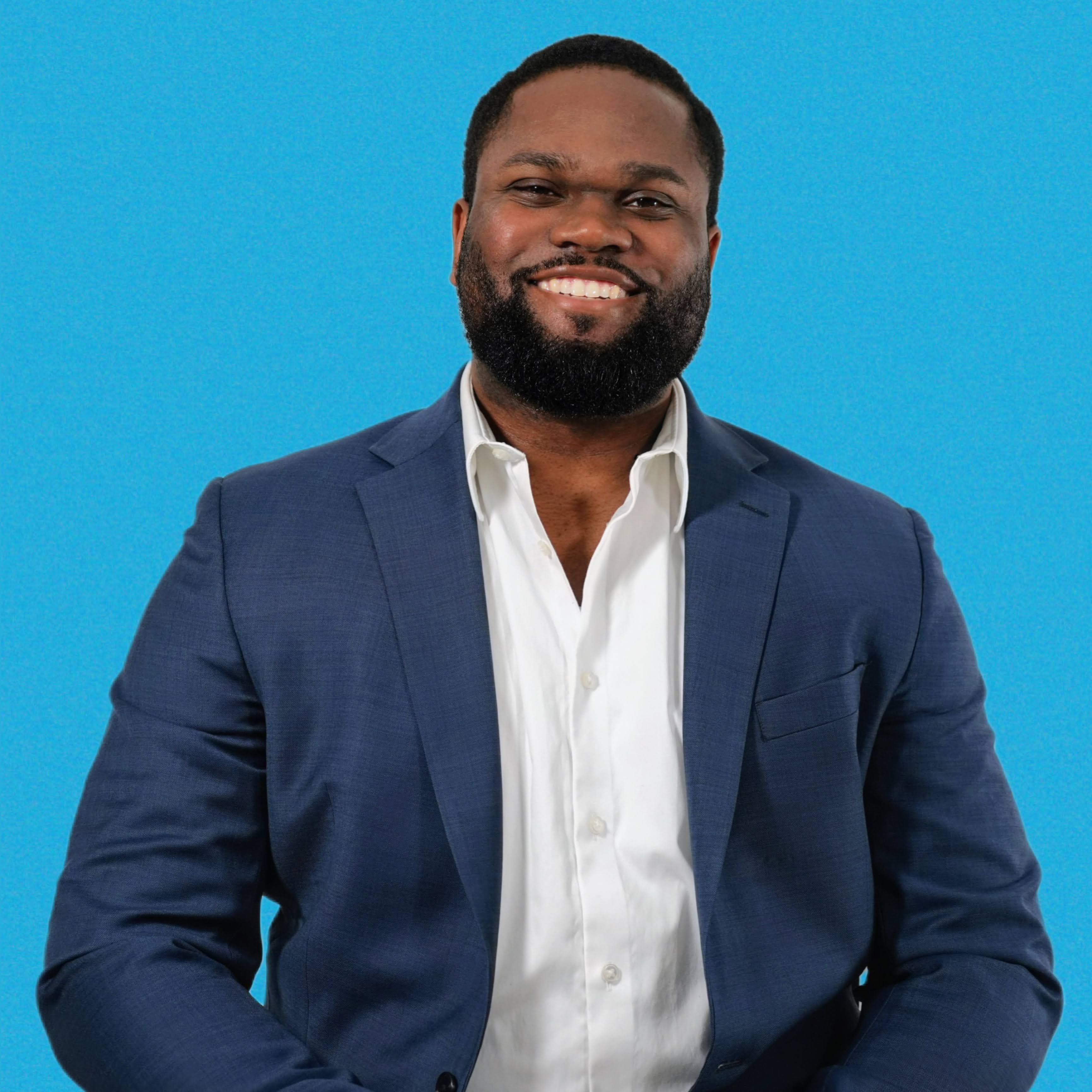 BlueOnyx financial consultant working with client
