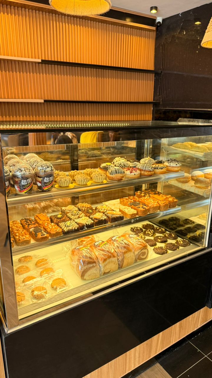 The Cafe by Splitters